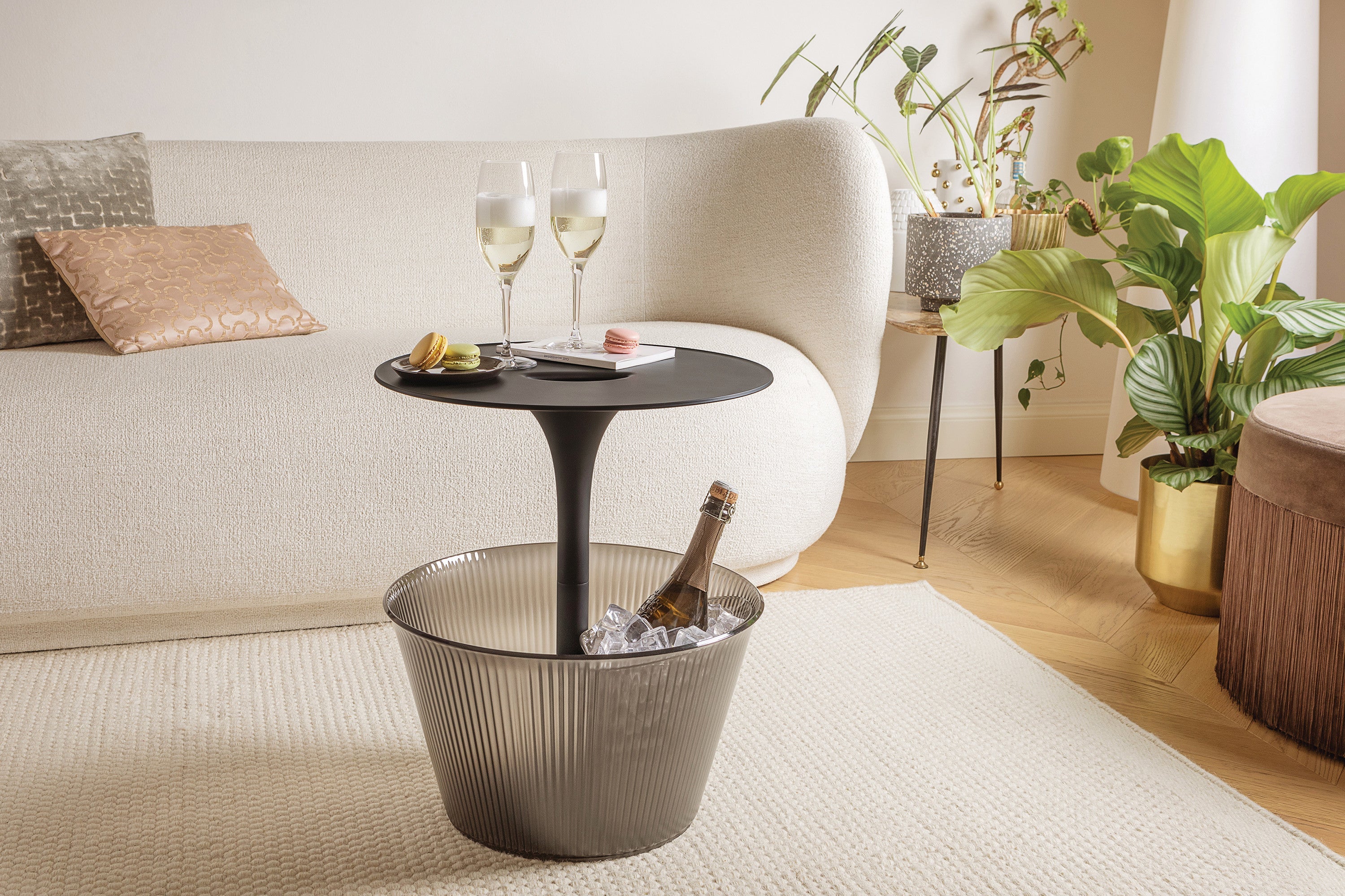 Čierny pomocný stolík PICK-UP