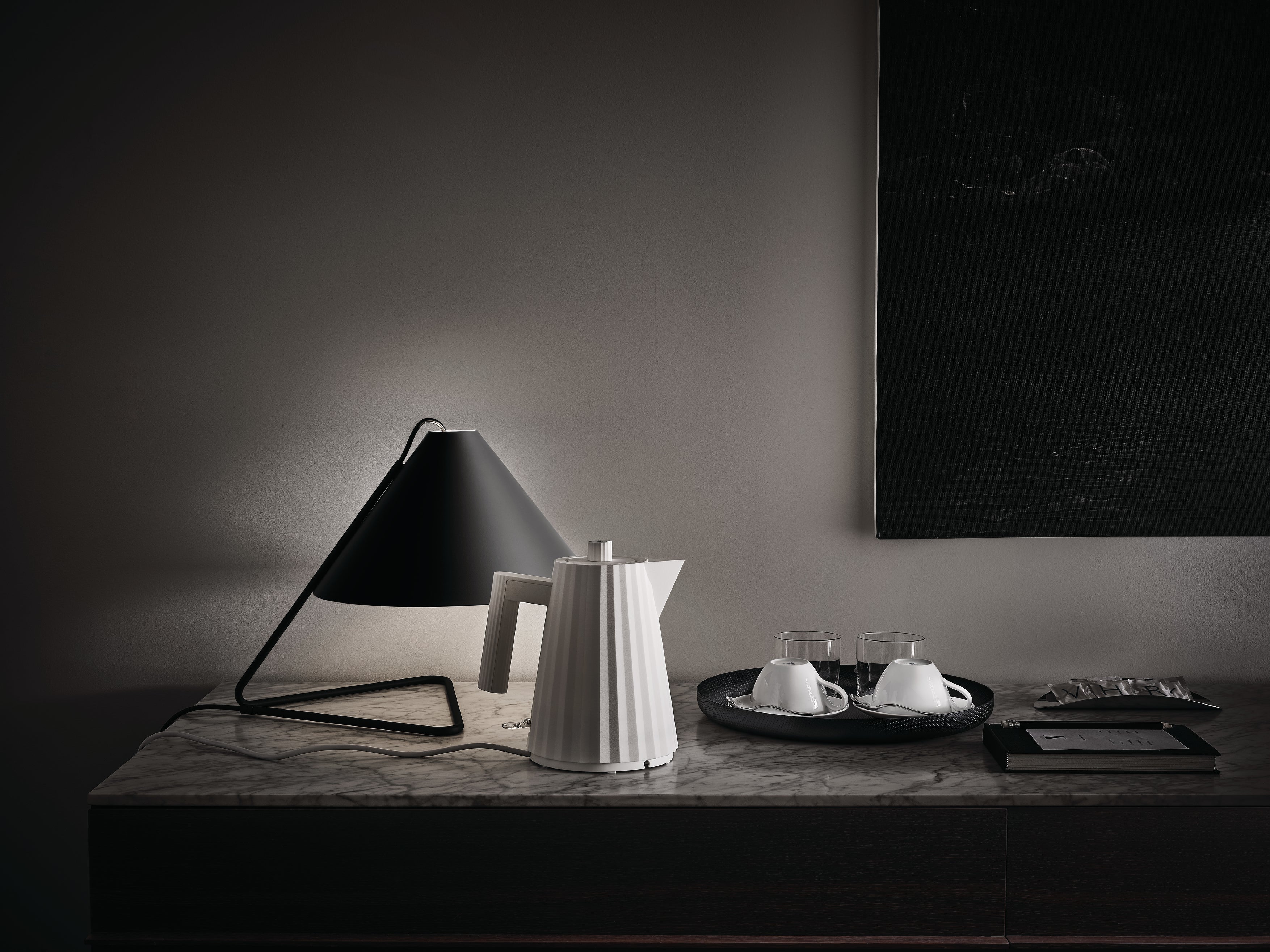 Biely elektrický čajník PLISSÉ