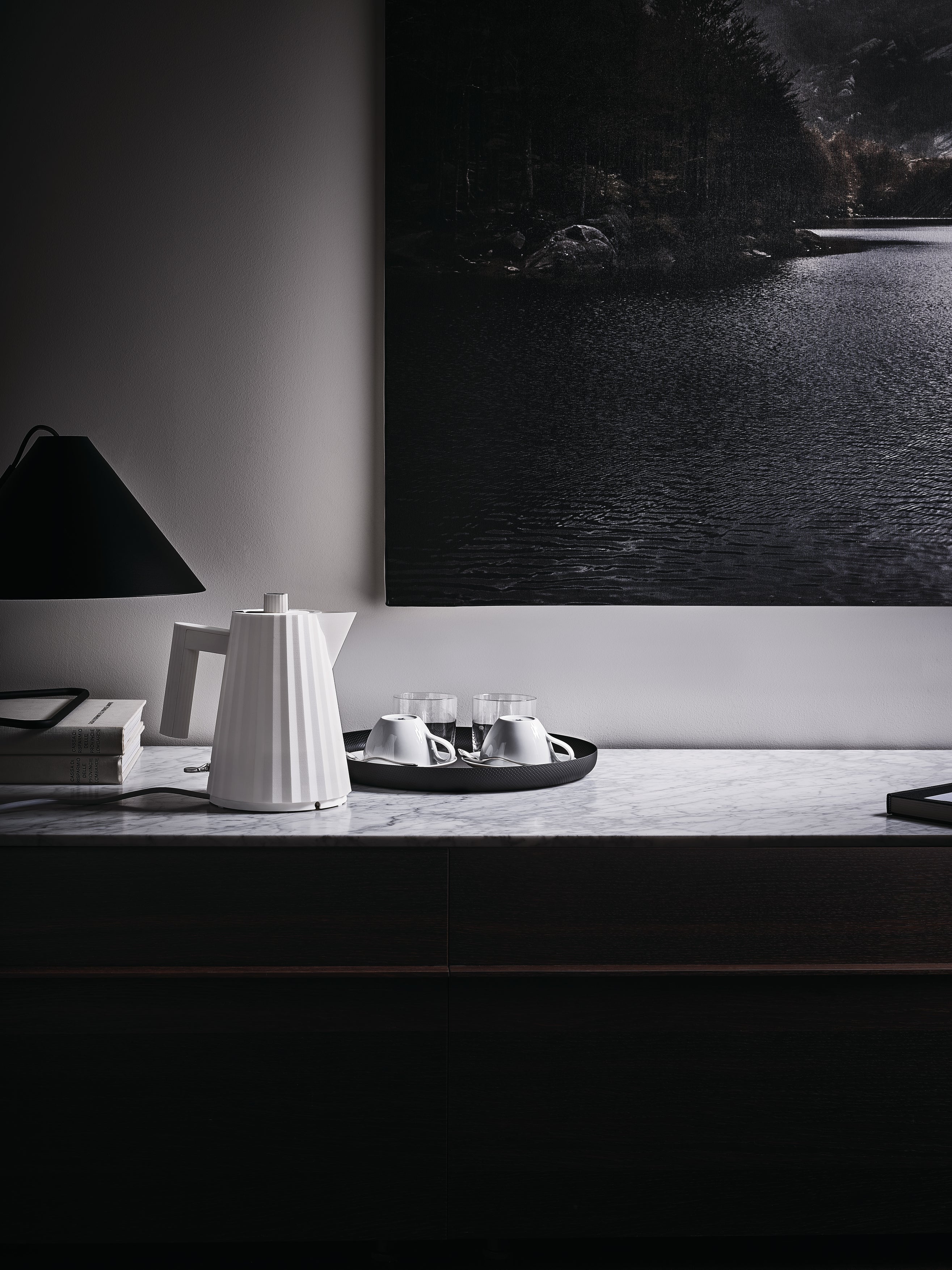 Biely elektrický čajník PLISSÉ