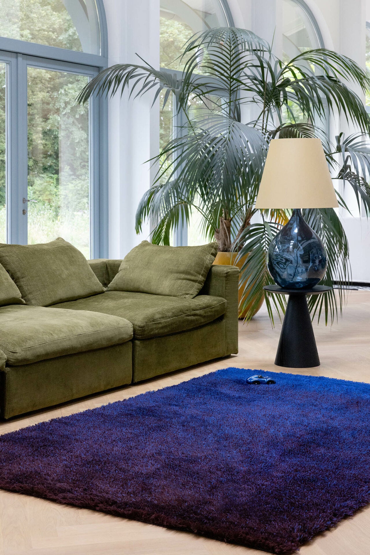 SHADE HIGH navy blue rug with long pile