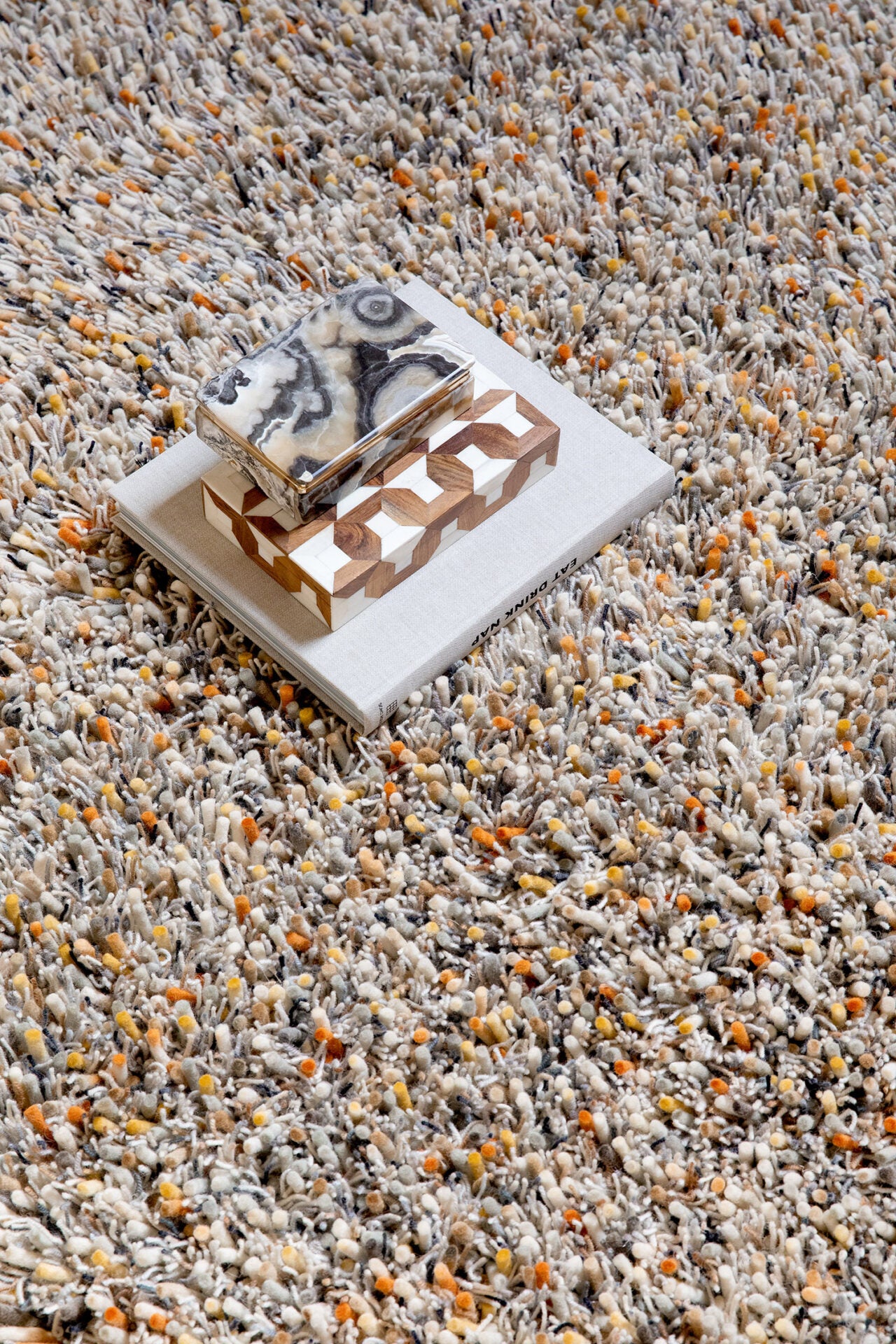 Koberec s dlhým vlasom SPRING béžový s oranžovým