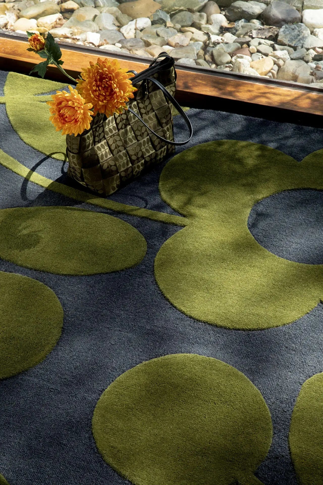 Dywan SPRING STEM granatowy z zielonym – Orla Kiely