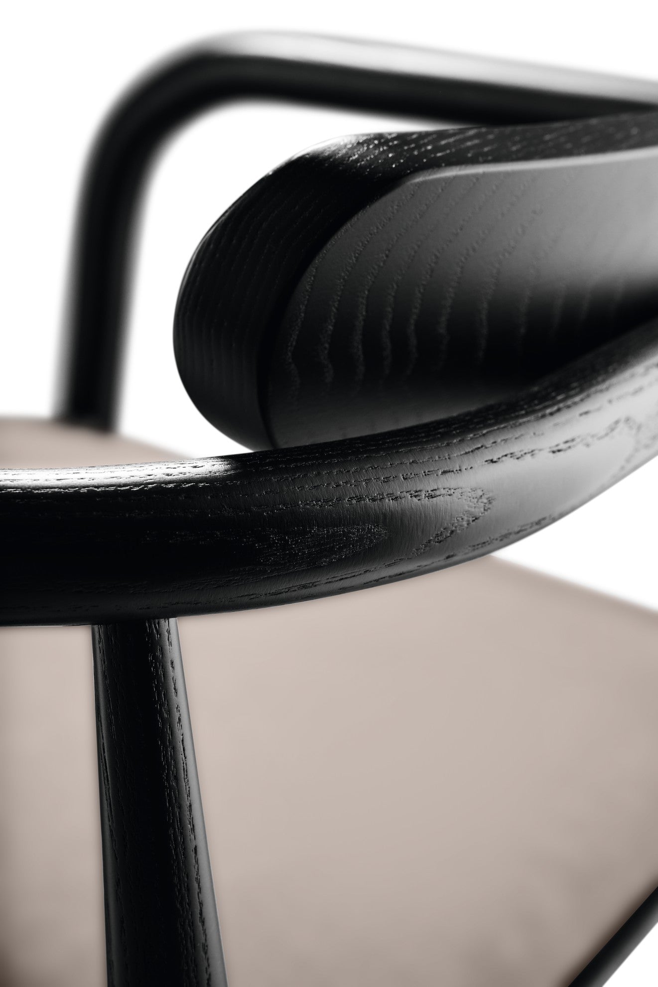 Stolička AHM čierna