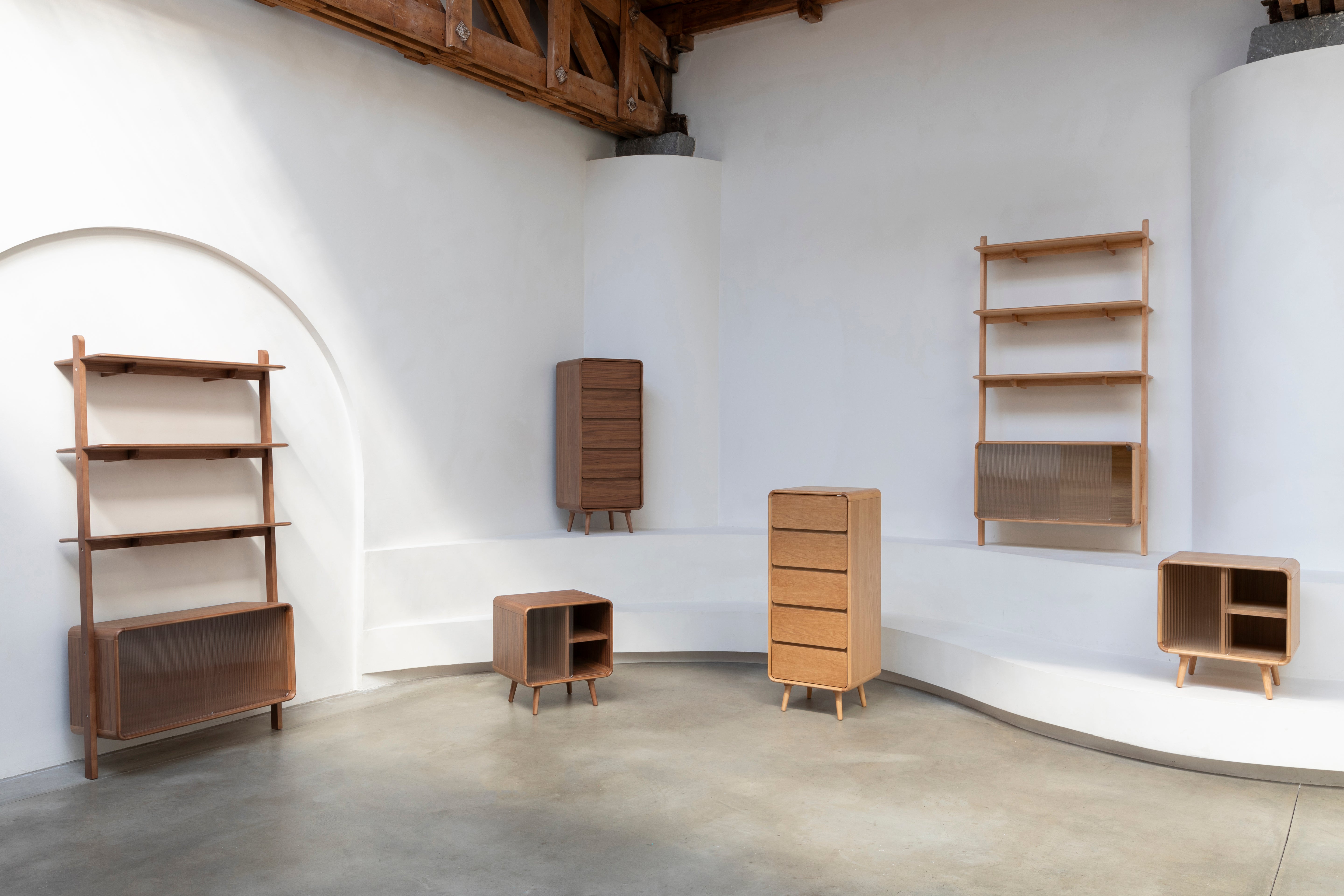 Regál RISE dubový dyha