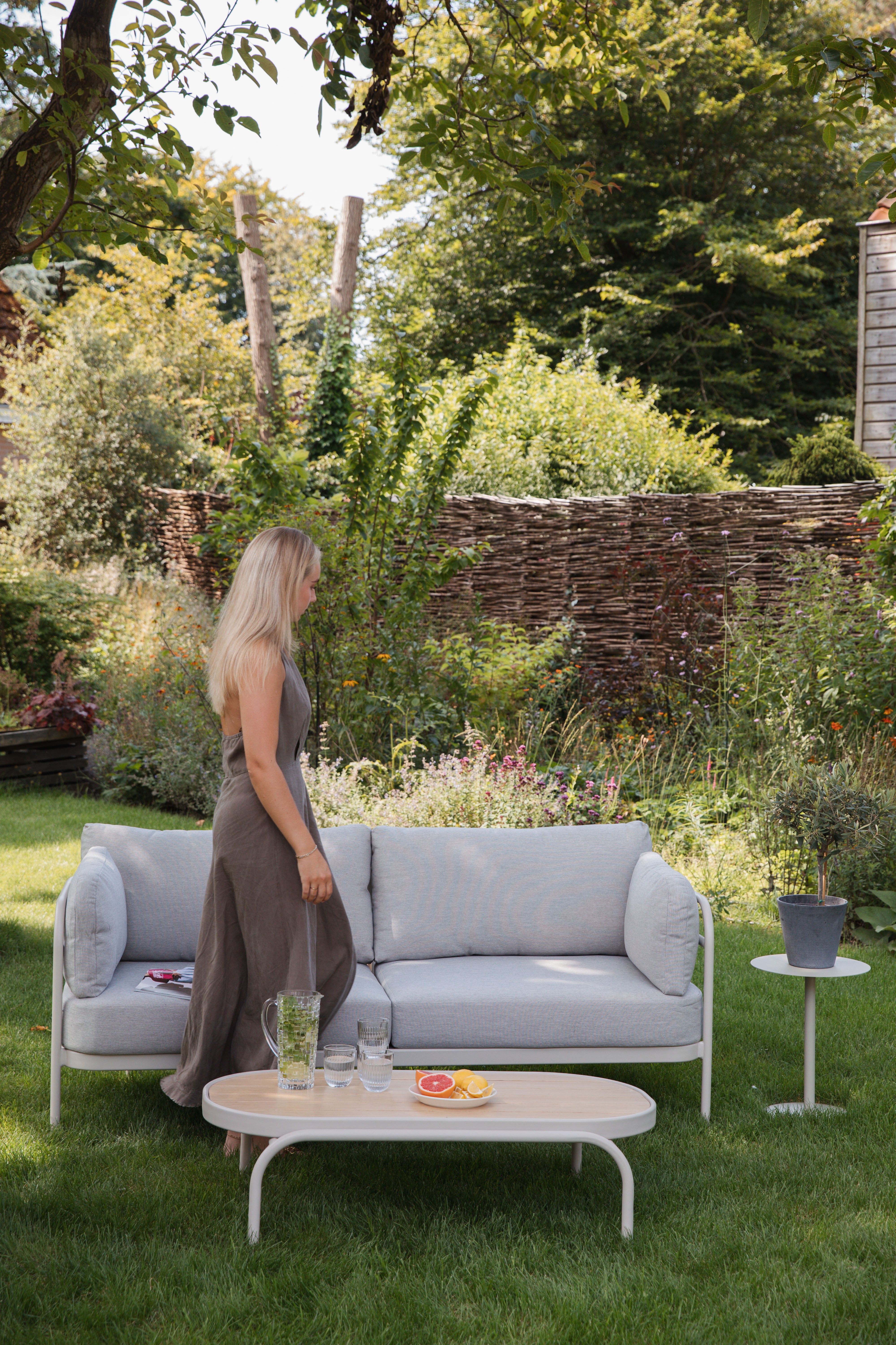 Bočný stolík SNOW béžový