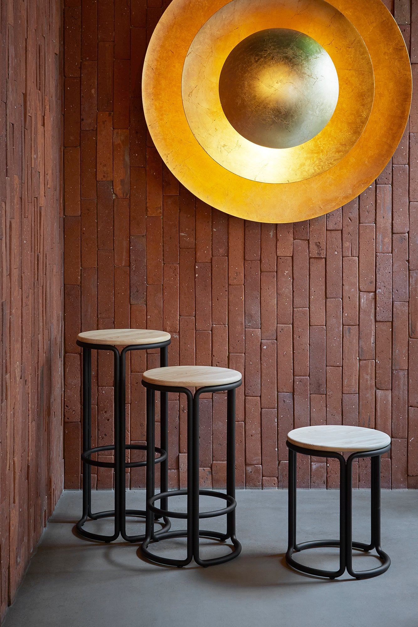 HARDIE black stool with black seat