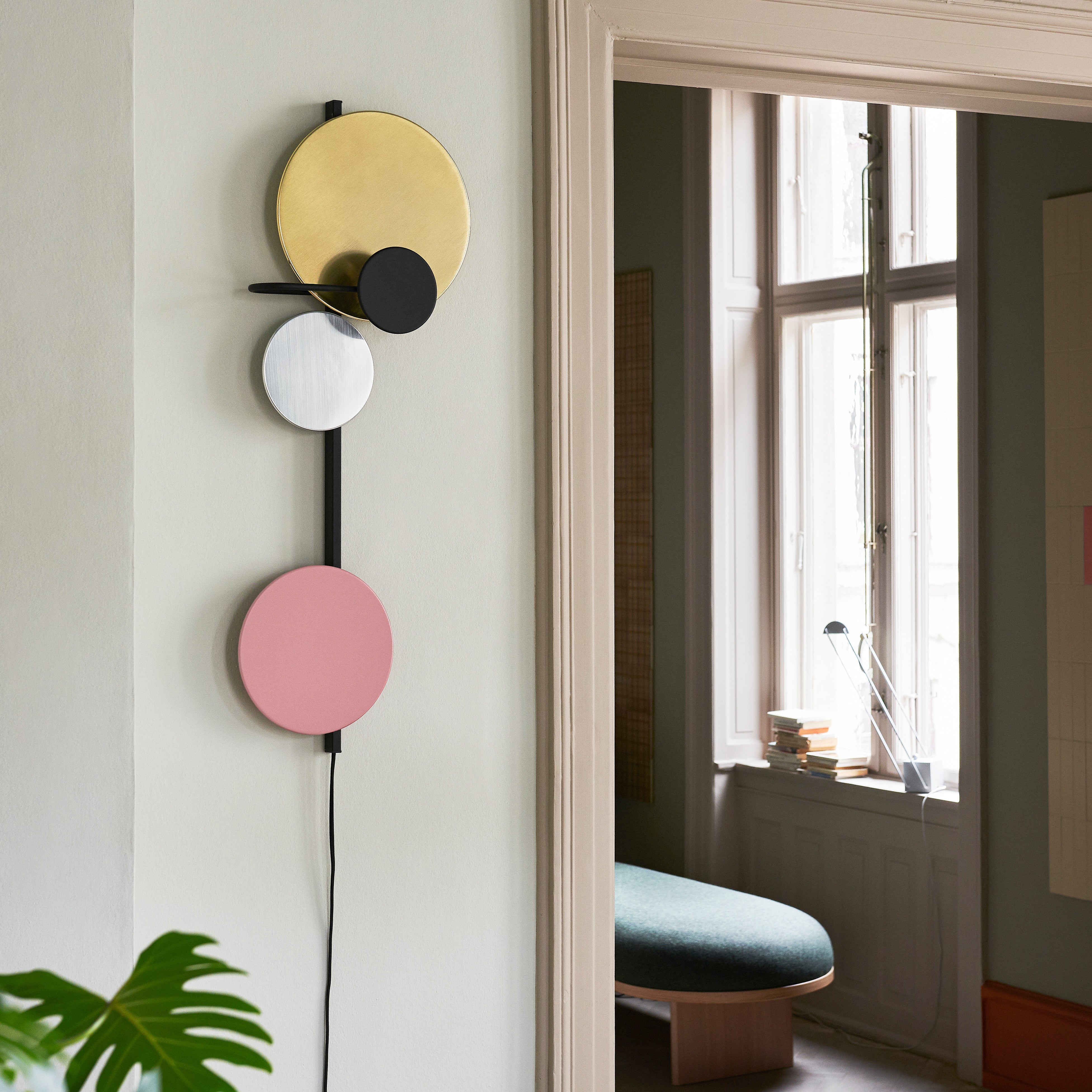 PLANET pink wall lamp
