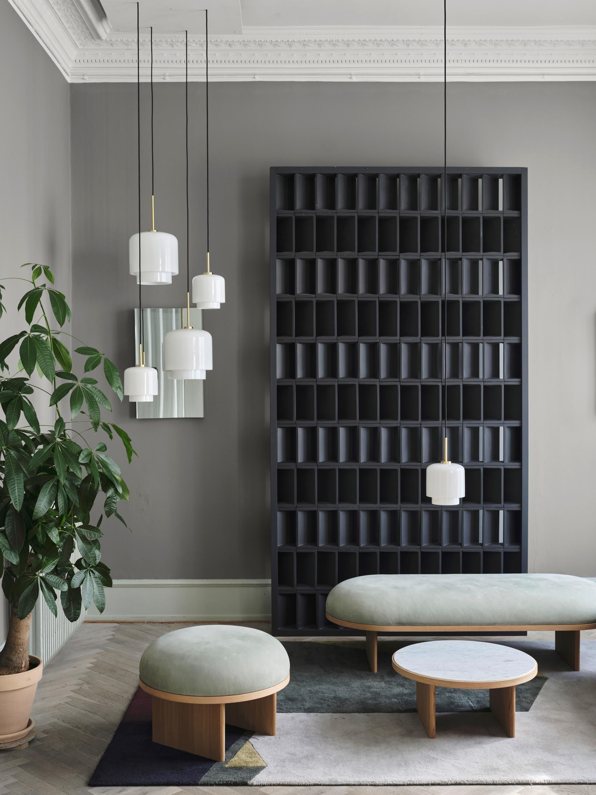 Závesná lampa MEGUMI biela s mosadzným povrchom