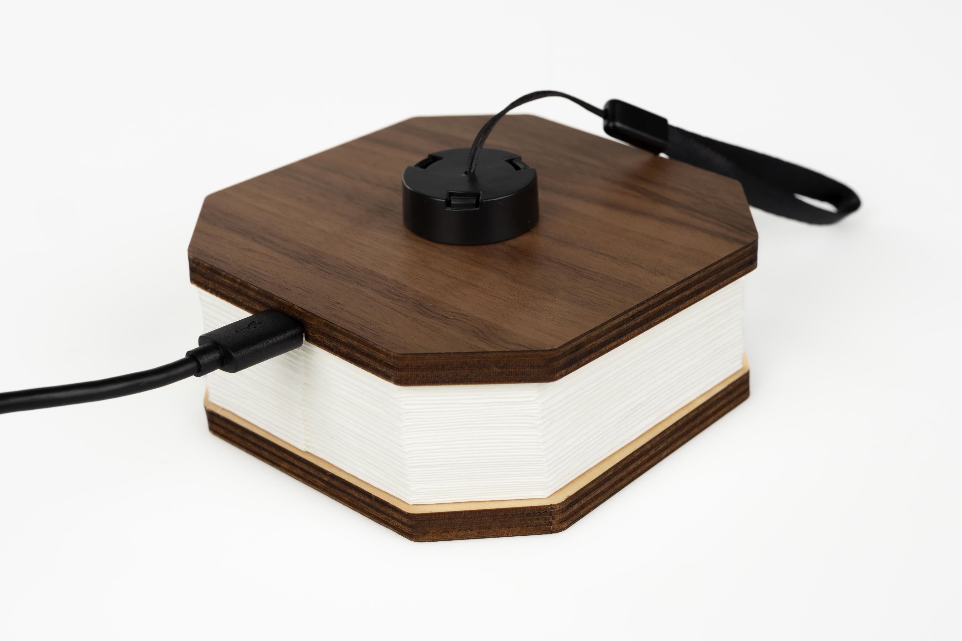 Prenosná lampa CAKE orechová dyha s bielou