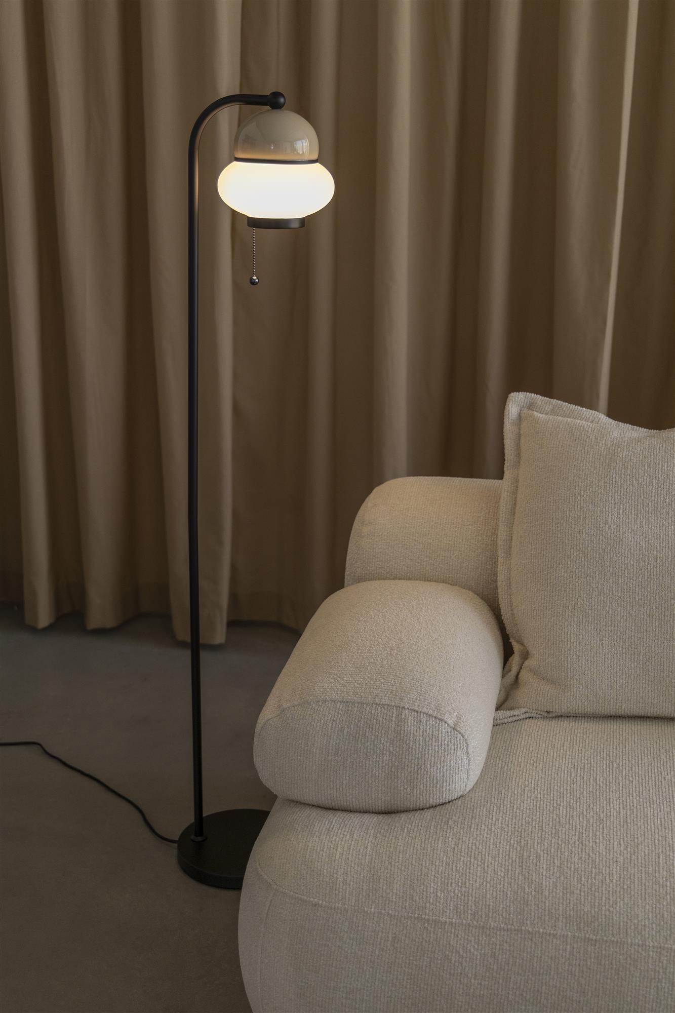 Podlahová lampa BUMBLE béžová s čiernym povrchom