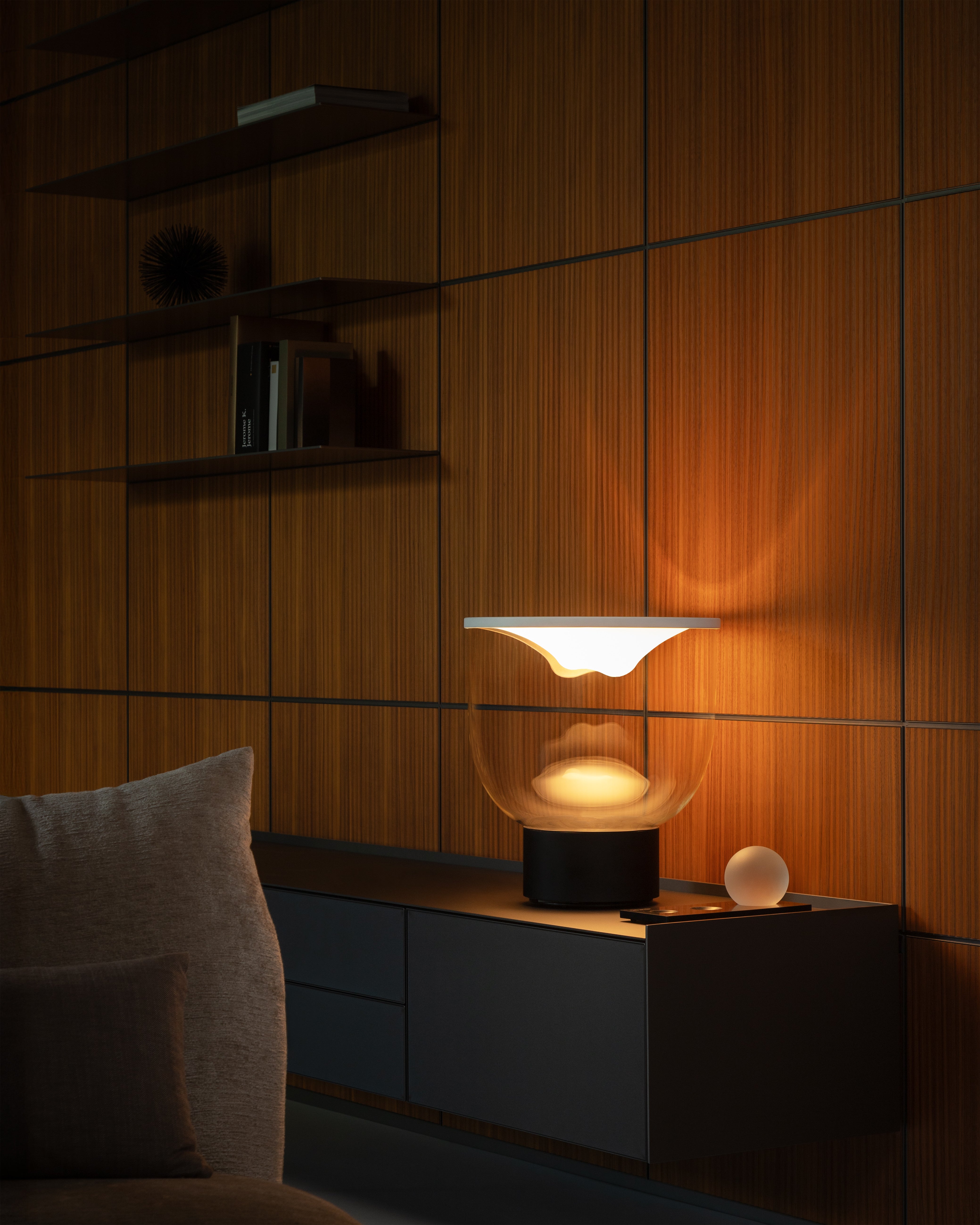 GRAMMOLUCE table lamp with a glass shade and black base.
