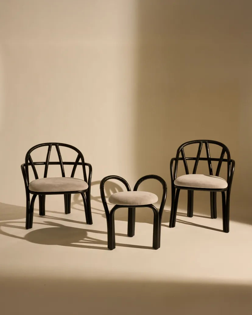 Čalúnená stolička BISTRA s ratanovým ebenovým podstavcom