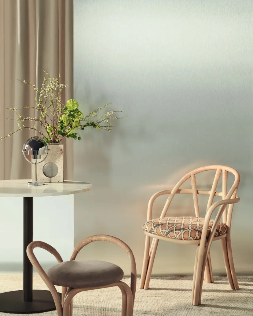 Čalúnená stolička BISTRA s ratanovým podstavcom