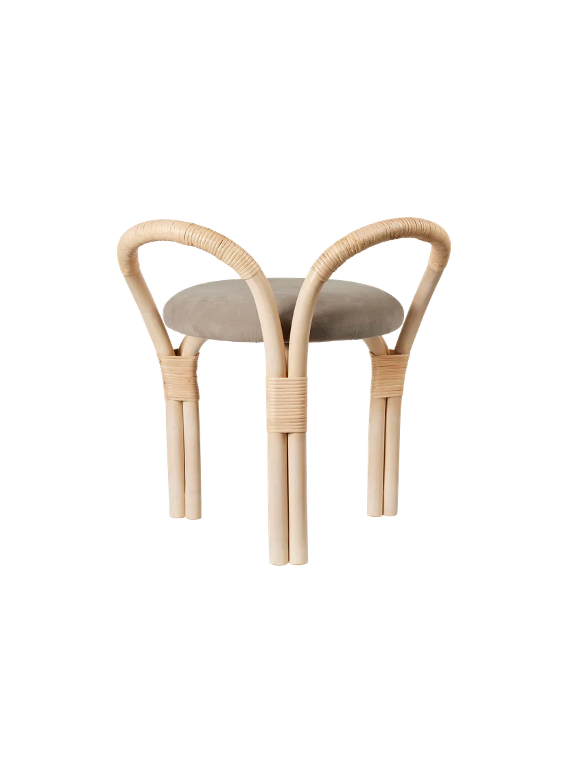 Čalúnená stolička BISTRA s ratanovým podstavcom