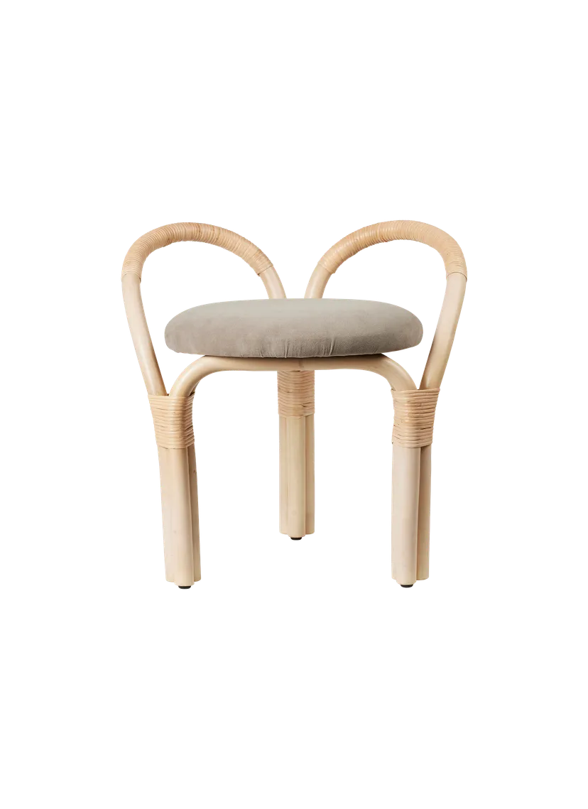 Čalúnená stolička BISTRA s ratanovým podstavcom