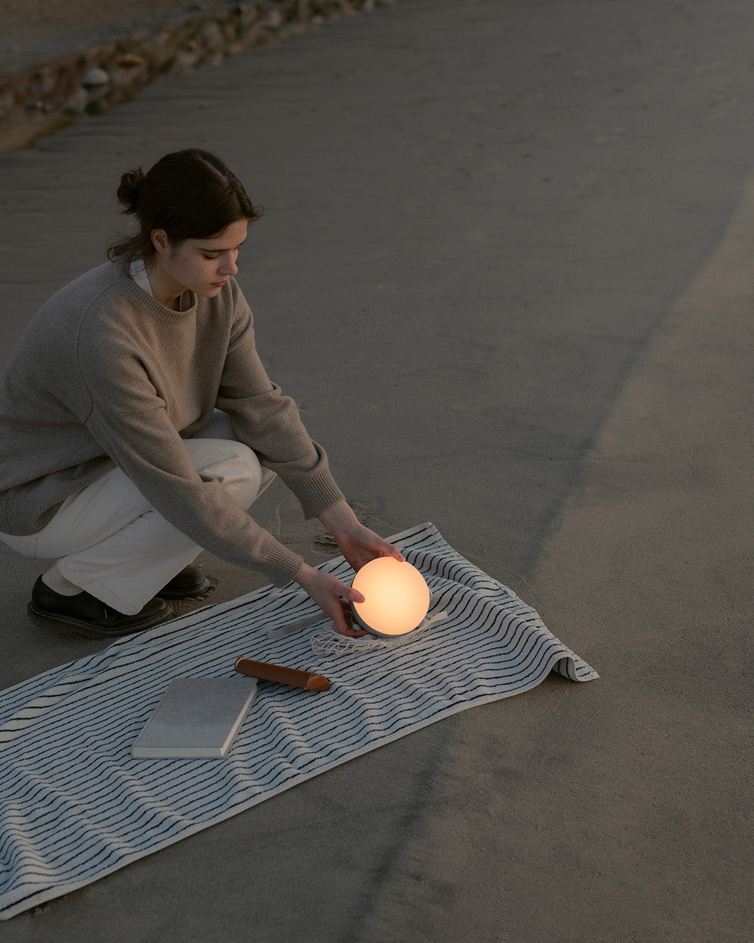 Prenosná lampa SPHERE ADVENTUR LIGHT šedá