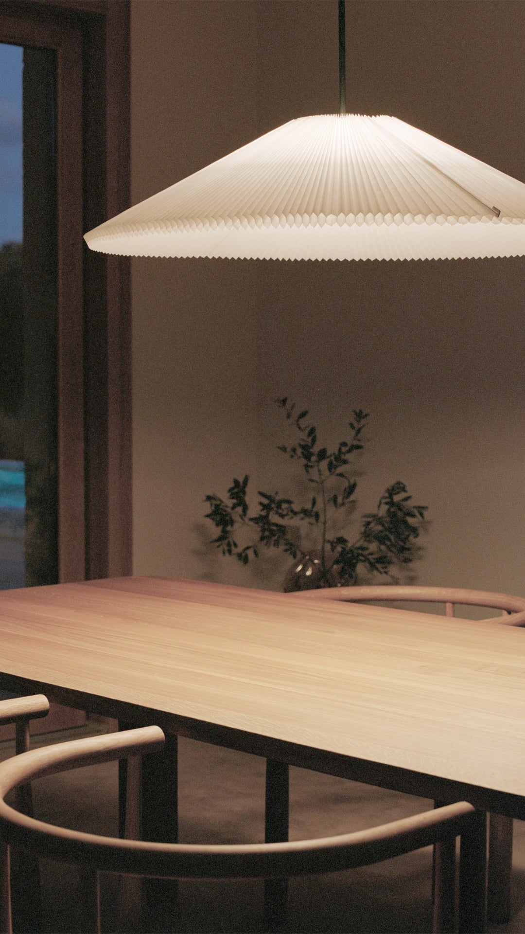 Závesná lampa NEBRA biela