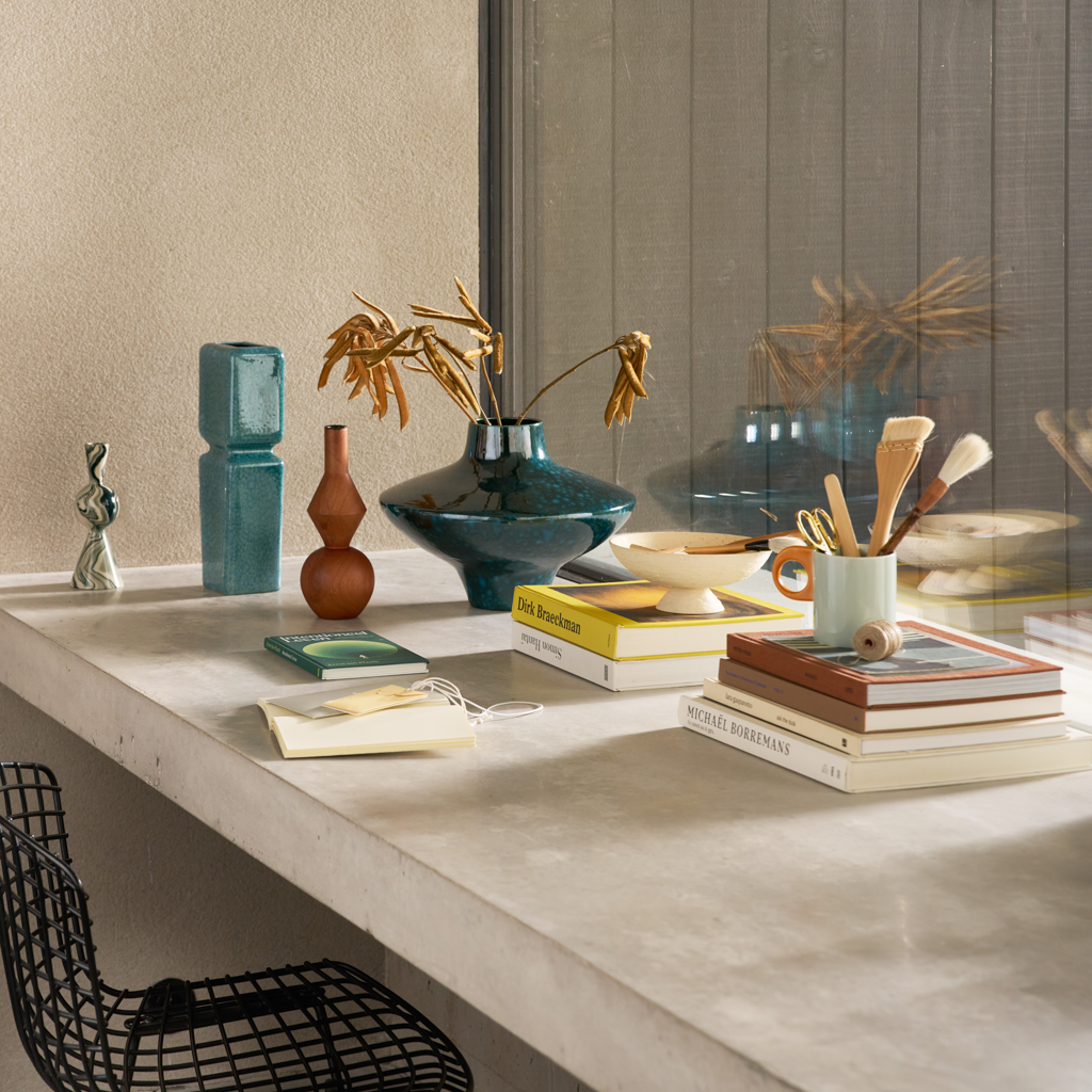 Biely keramický svietnik VENDT so zelenou