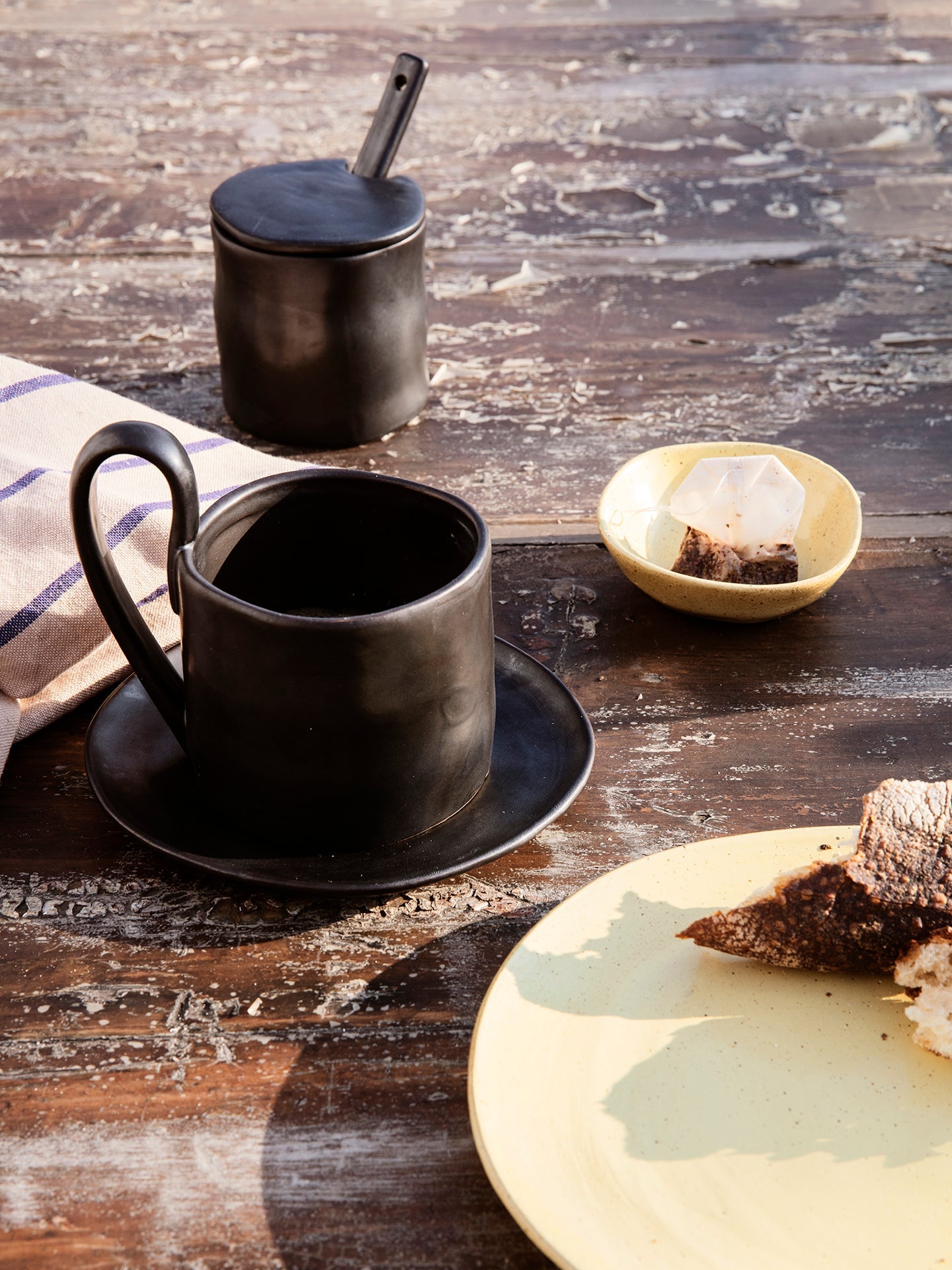 Hrnček FLOW čierny