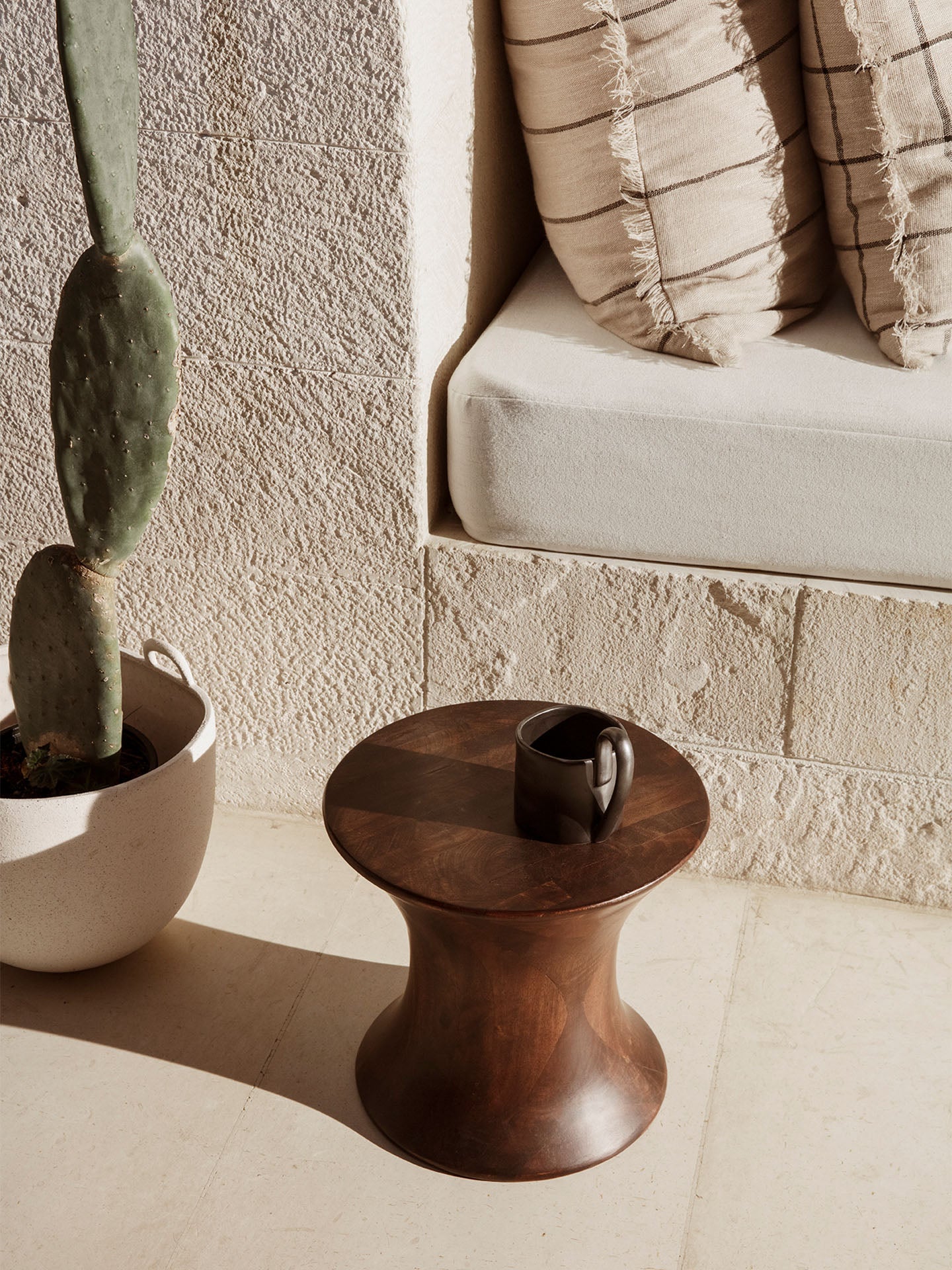 Hrnček FLOW čierny