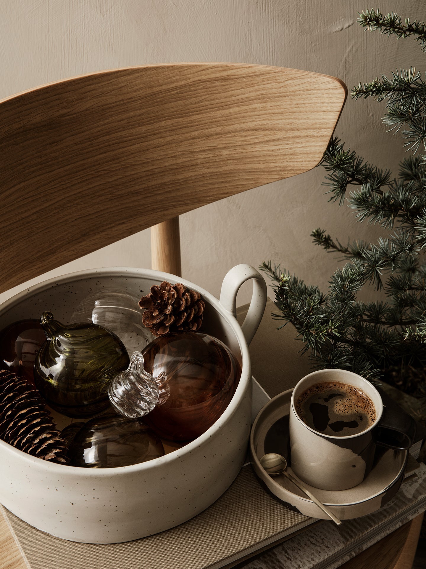 Misa FLOW CENTREPIECE zlomená biela