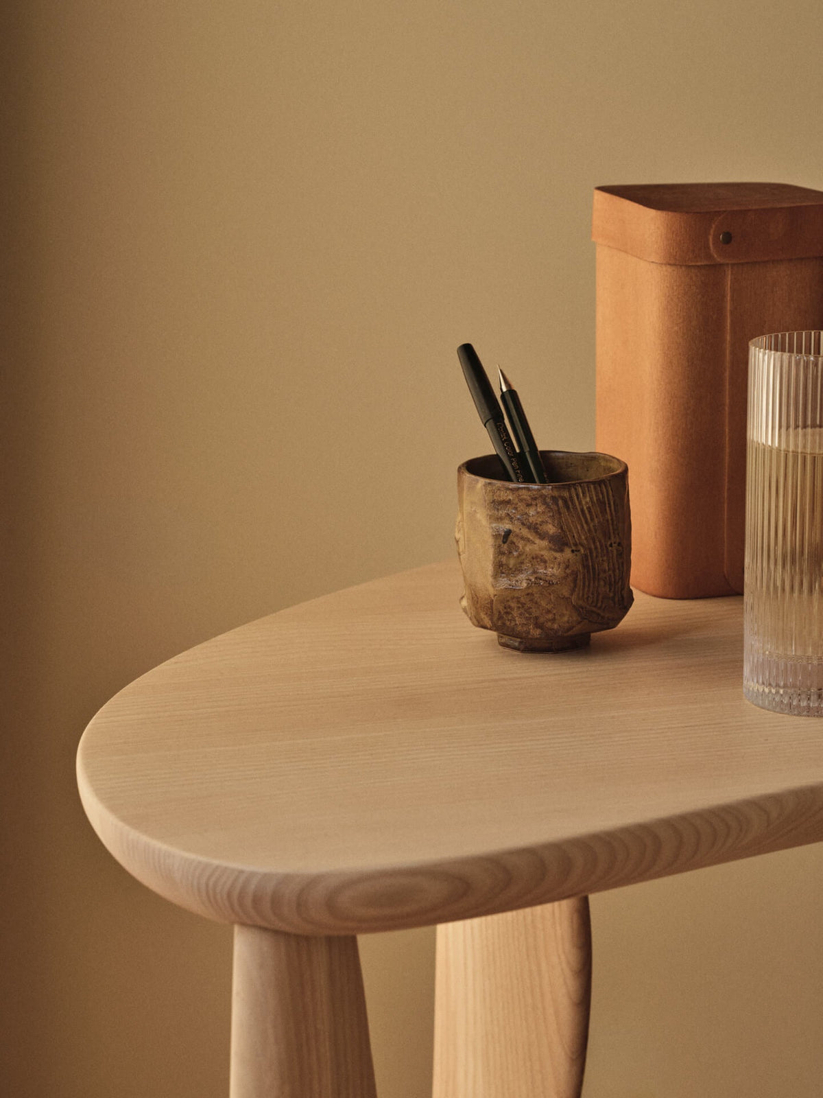 Biurko FEVE jesion naturalny – ujęcie 4