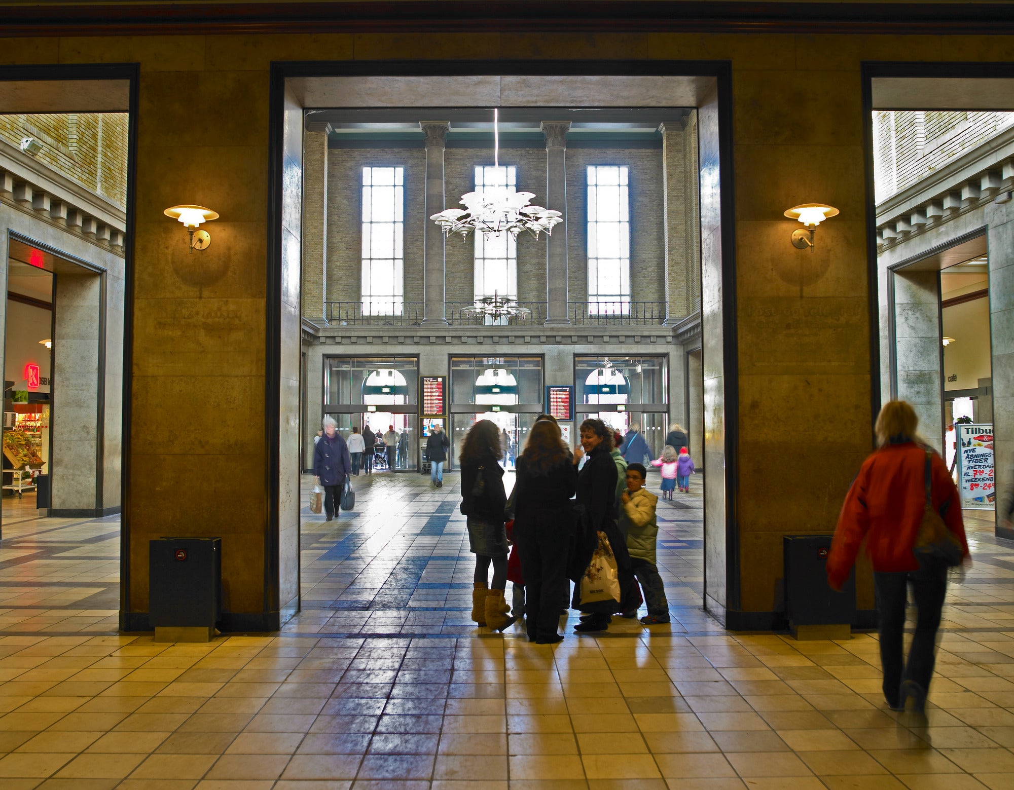 Nástenná lampa PH 3/2 biela s chrómovým podstavcom