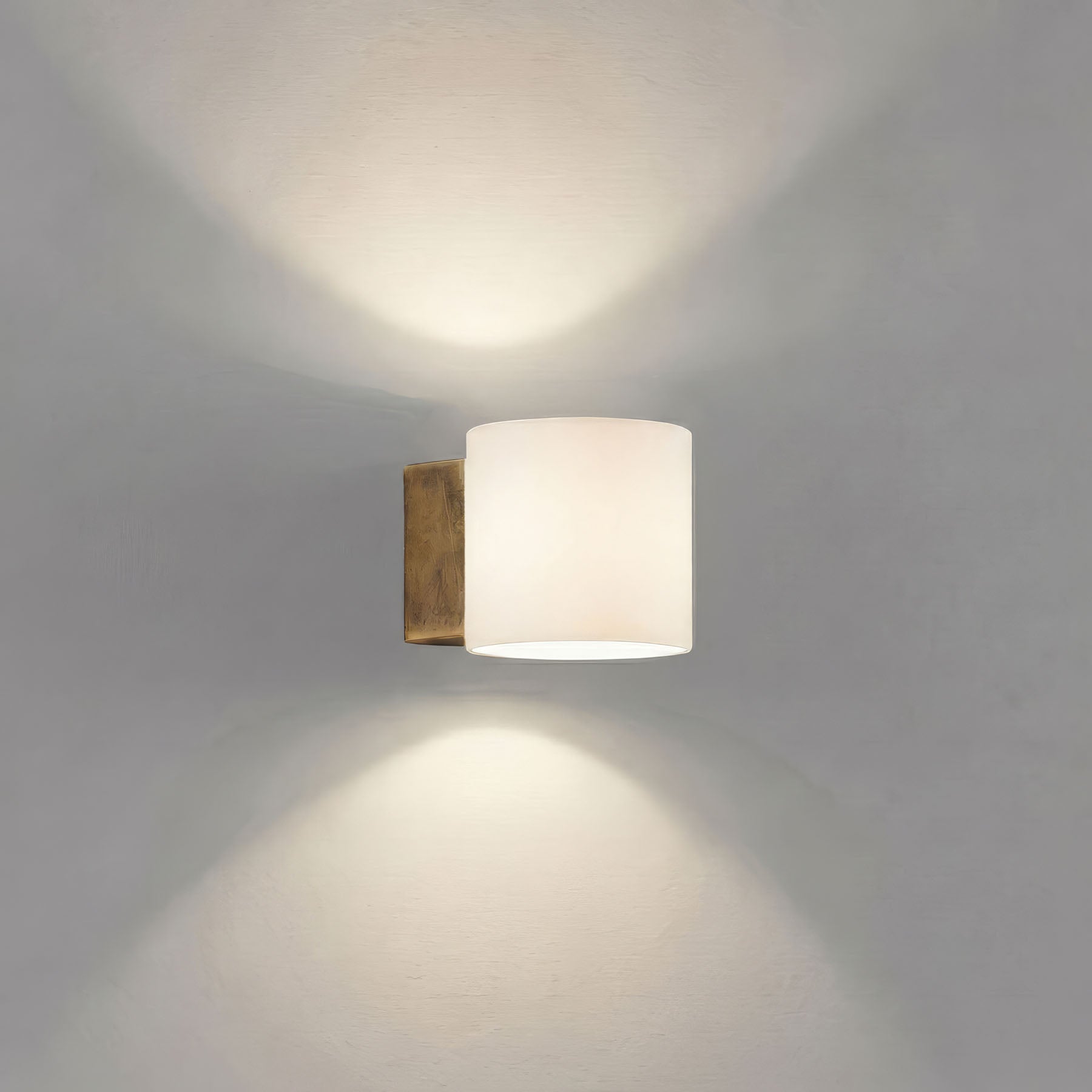 Nástenná lampa TUBE, brúsený mosadz