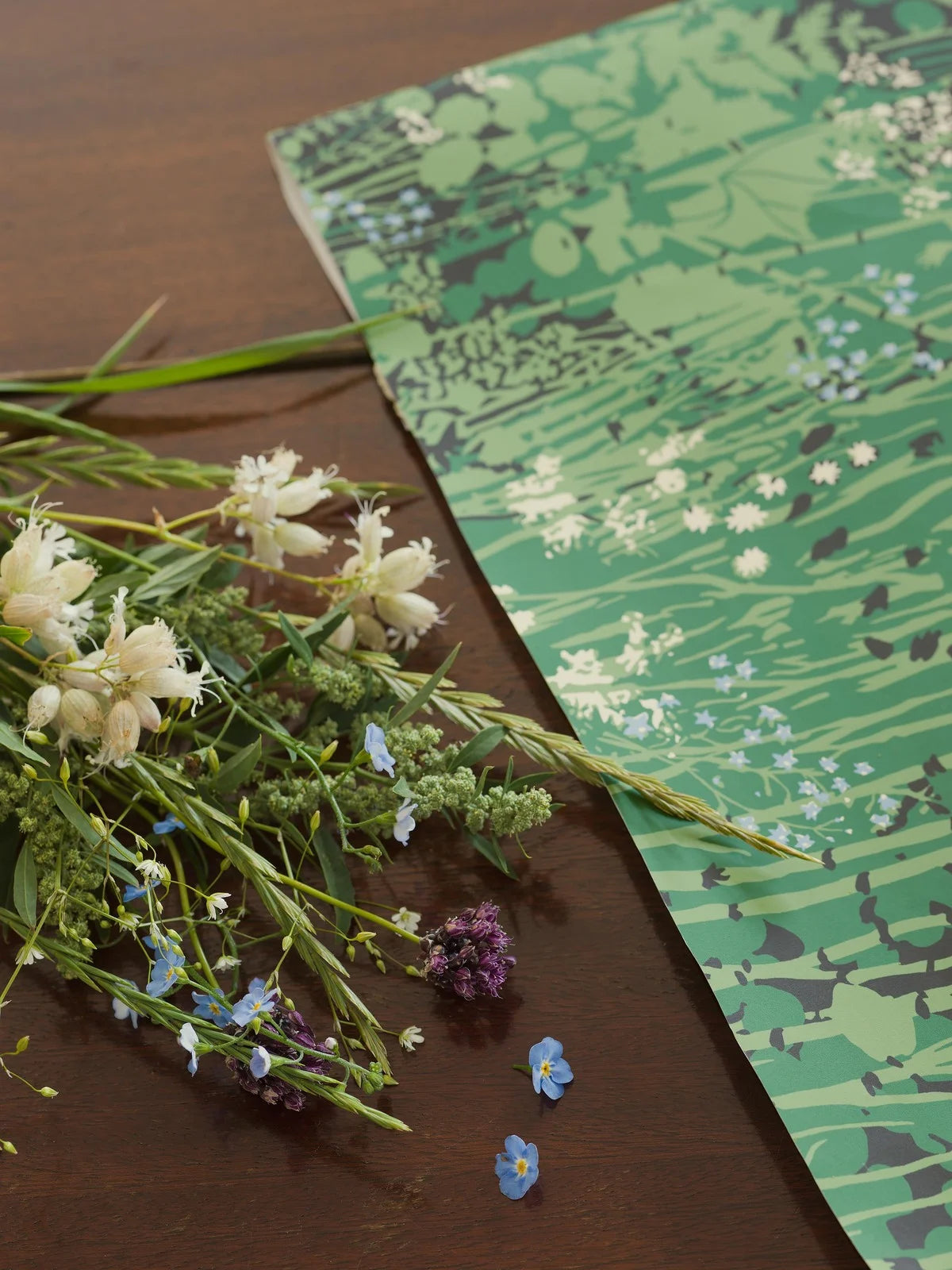 Tapeta s rastlinným motívom listov DIKESREN zelená