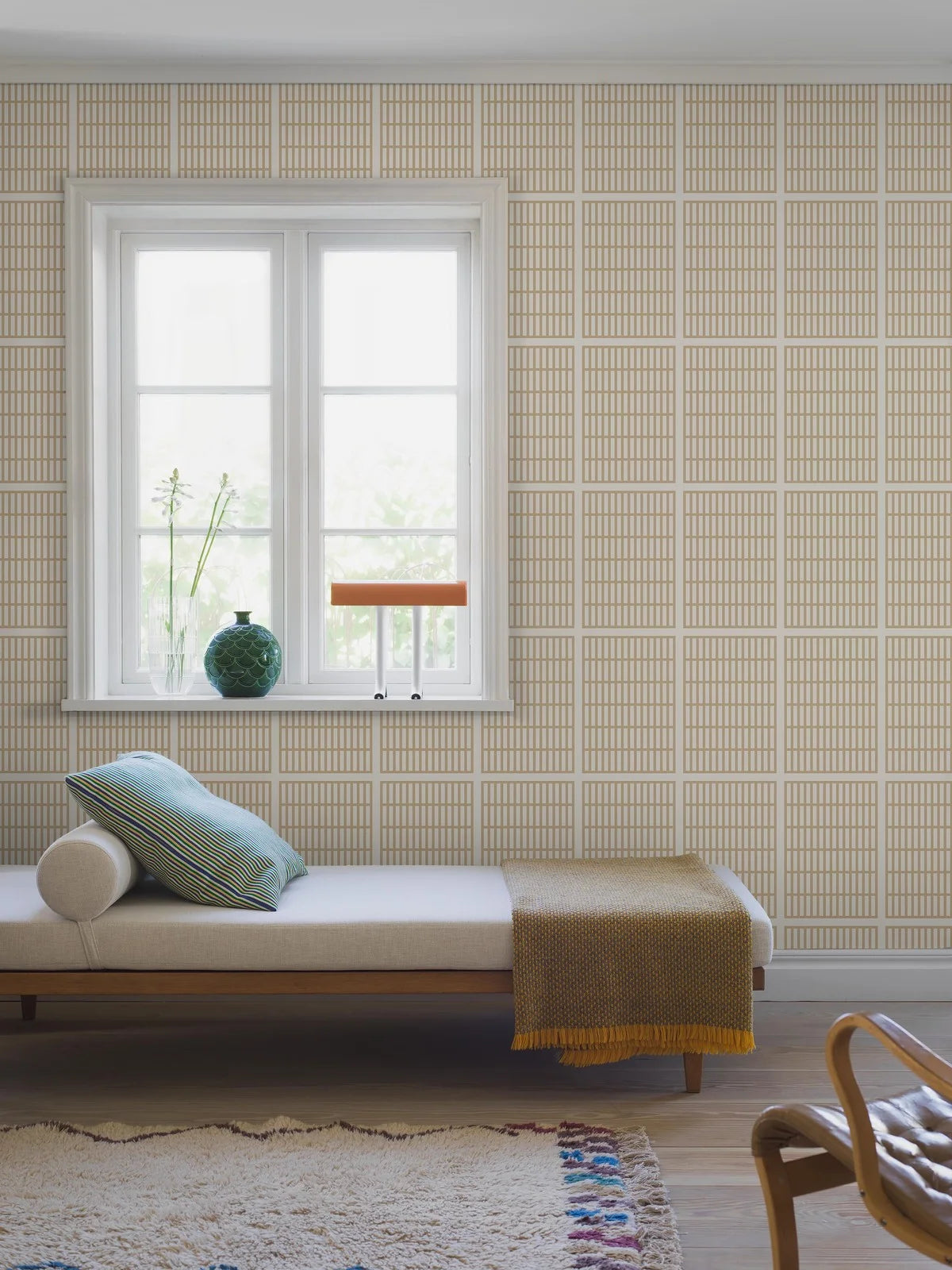 Tapeta s geometrickým vzorom ALVAR AALTO 14/6 béžová s bielou