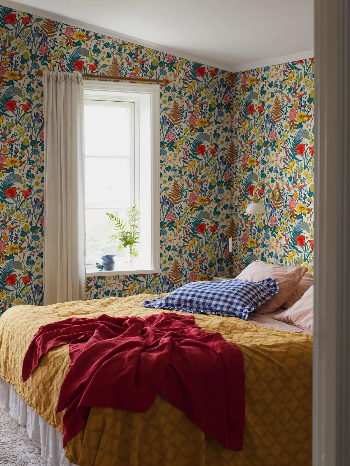 Tapeta s rastlinným motívom STUGRABATT béžová s modrou