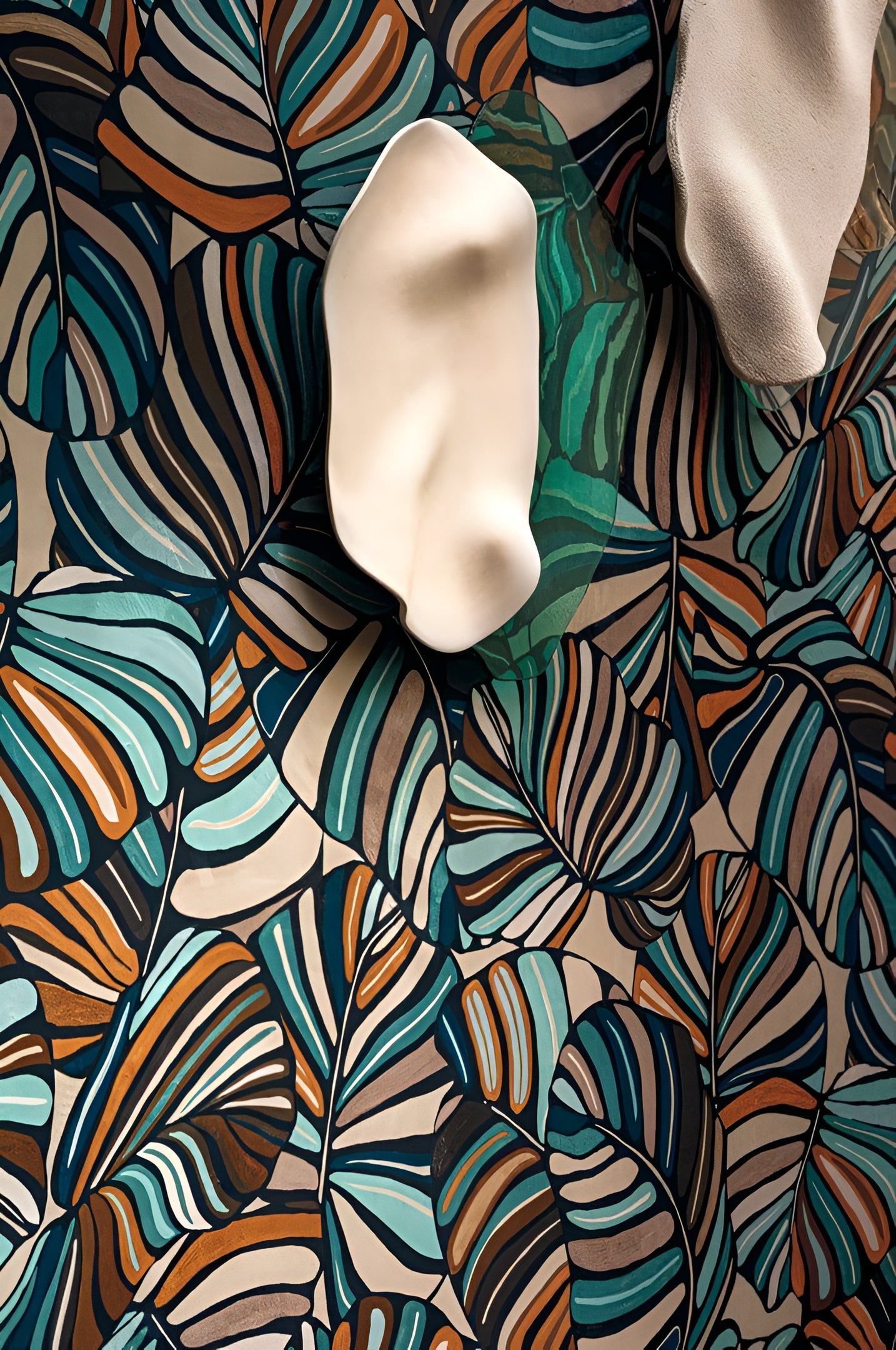 Textilná tapeta s rastlinným motívom tropických listov PACHIRA - CÉLADON zelenkavý s oranžovou