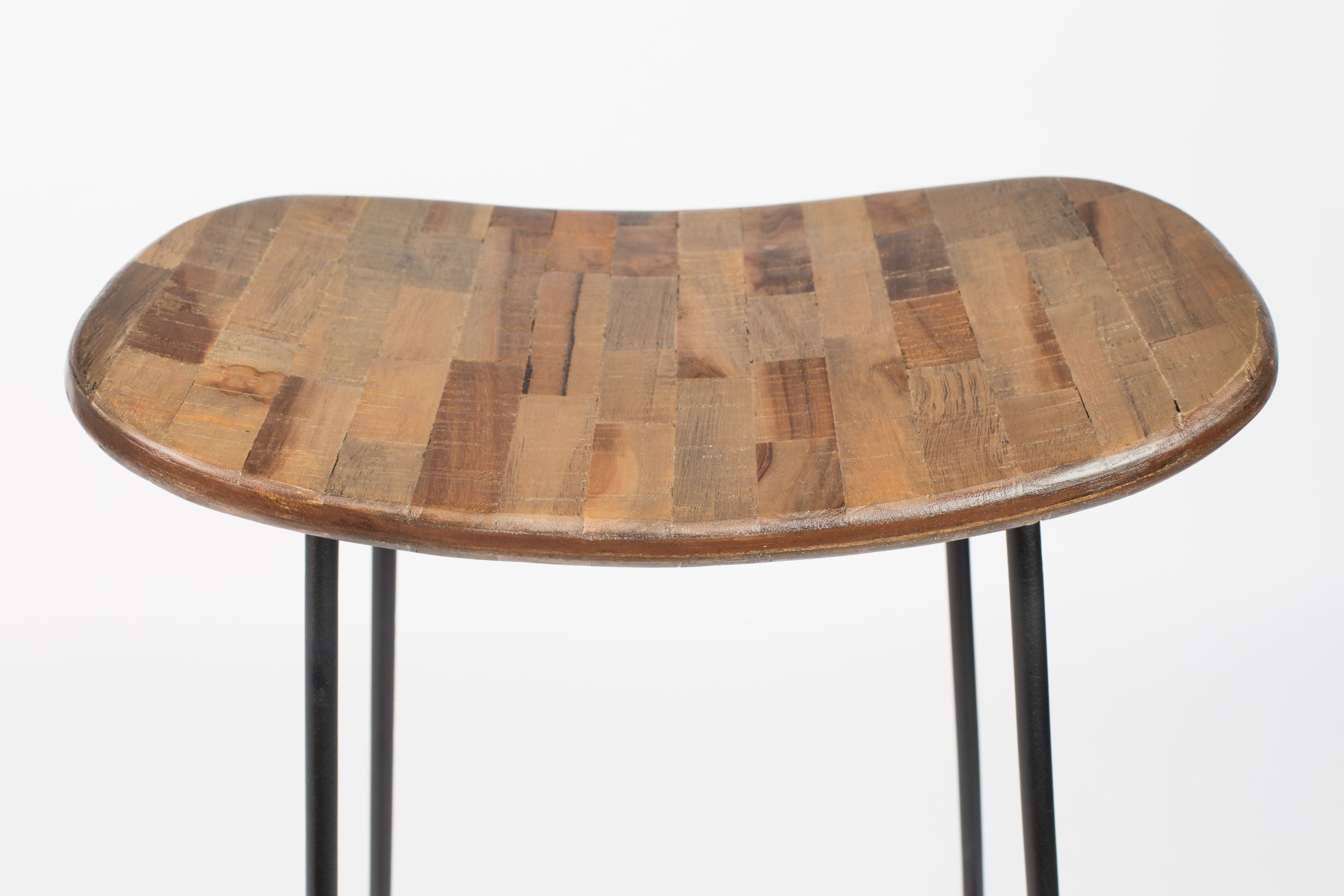 Barový stolička TANGLE z teakového dreva s čiernym podstavcom