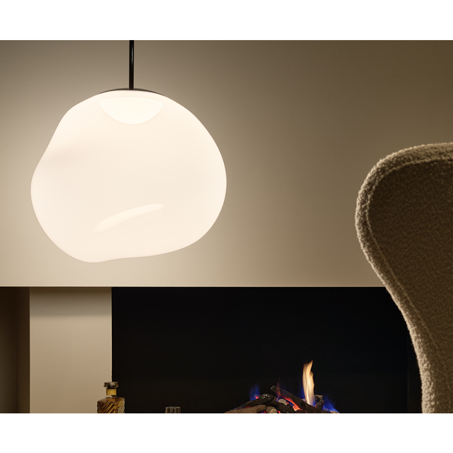 Závesná lampa MELT s opalizujúcim zlatým povrchom