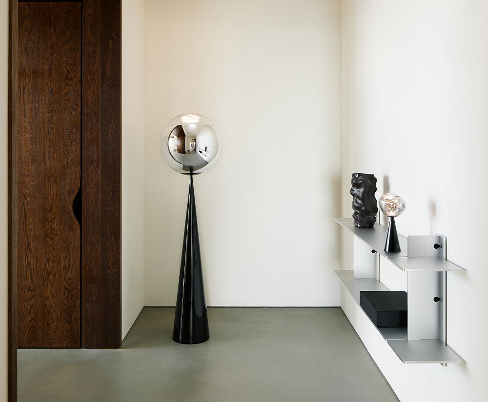 Stolná lampa GLOBE FAT strieborná