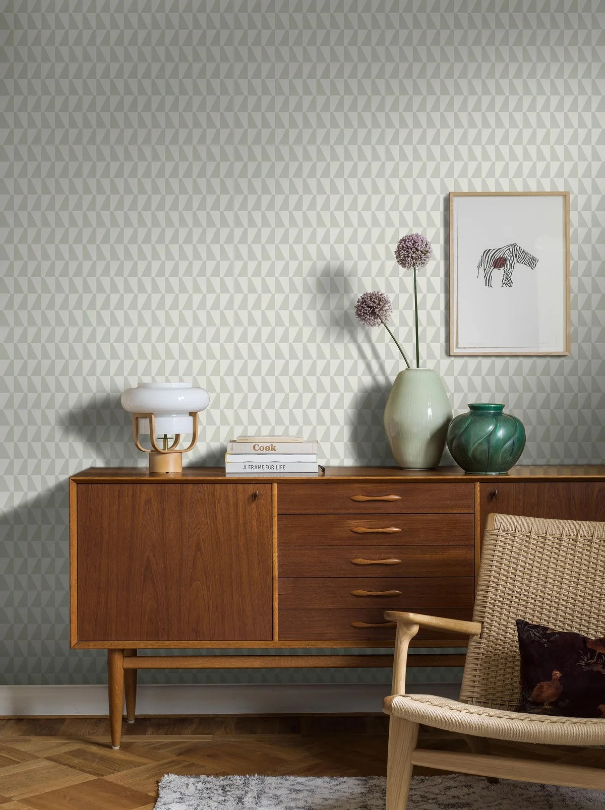 Papierová flizelínová tapeta s geometrickým vzorom TRAPEZ zelená s bielou