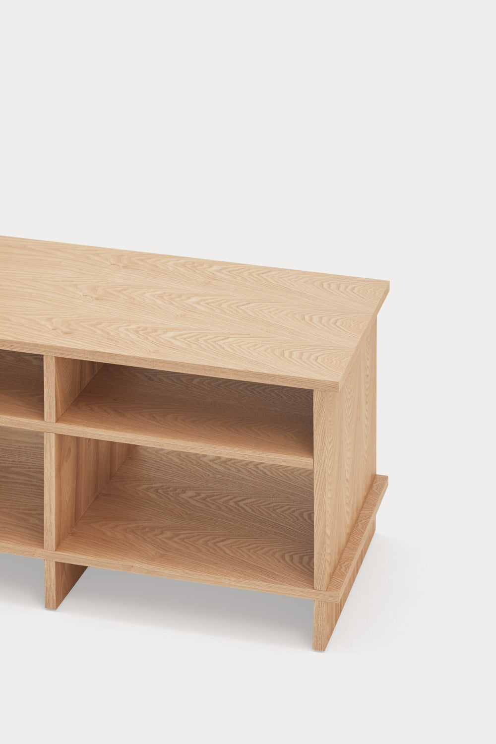 Televízna skrinka INARI dýha dubová