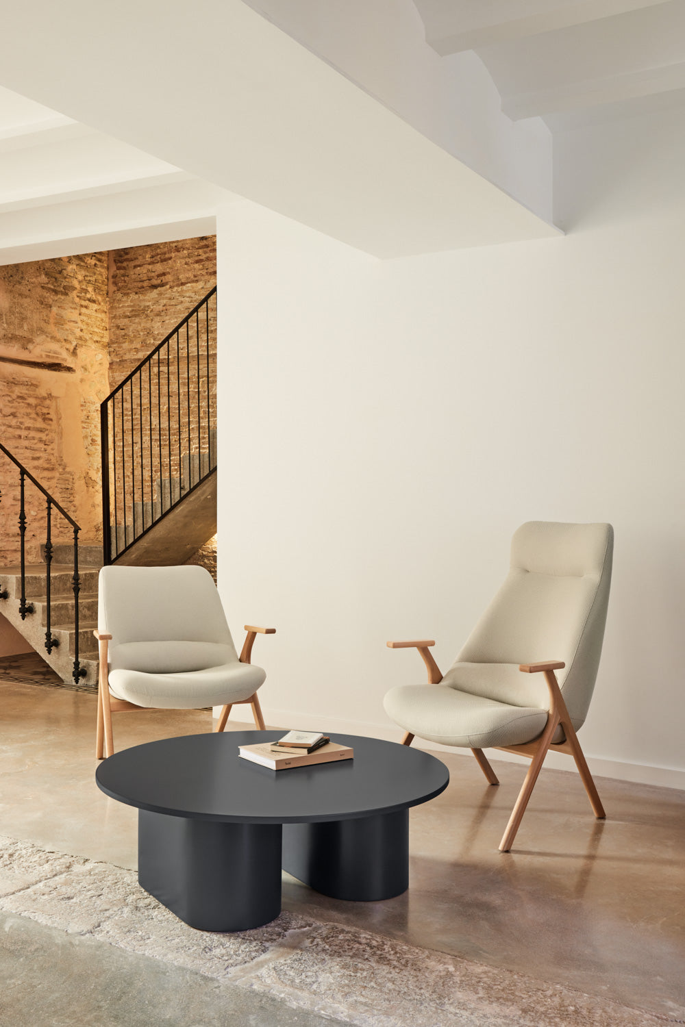 Okrúhly konferenčný stolík TOTEM antracitový