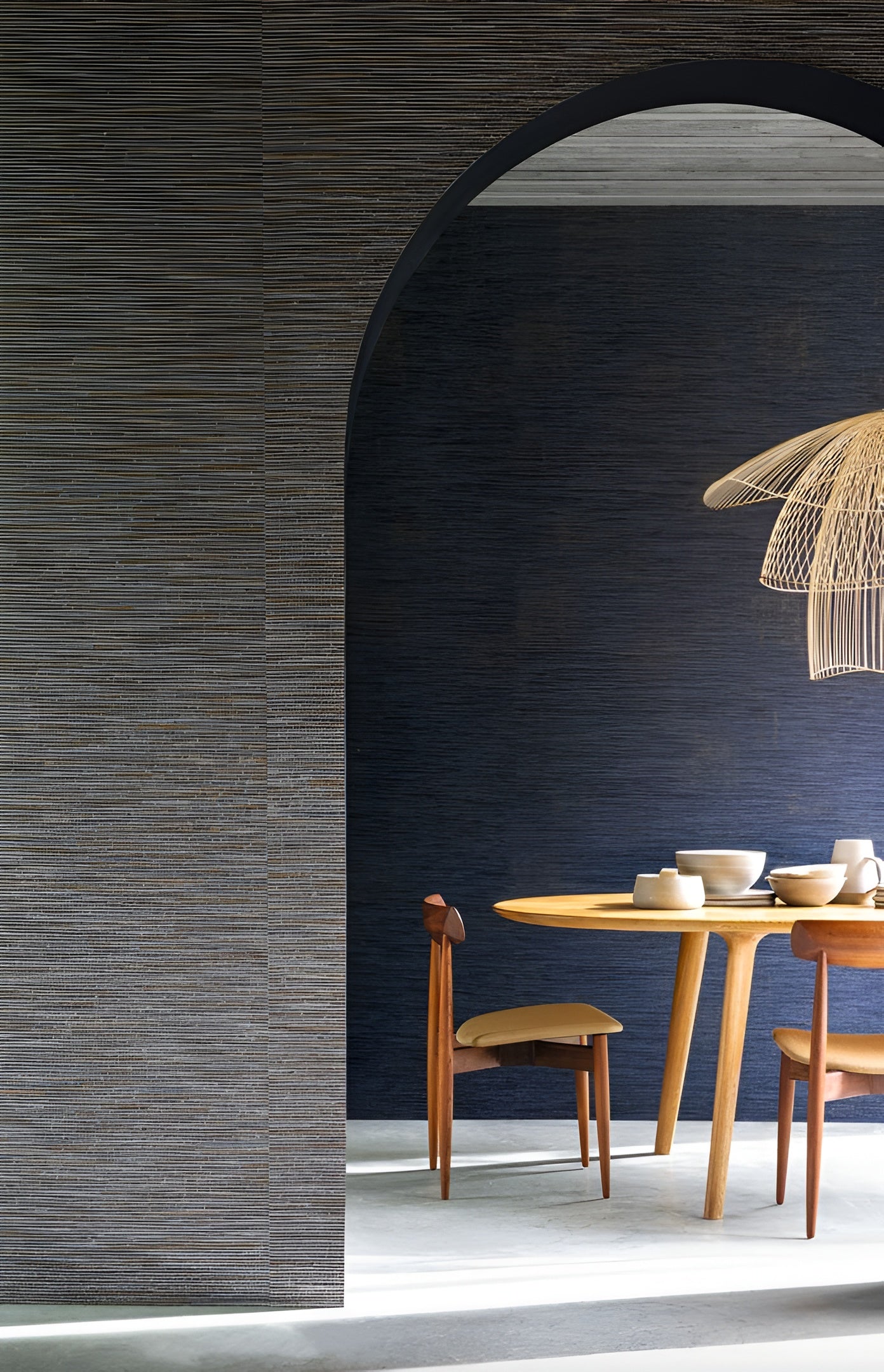 Textilná tapeta so štruktúrou napodobňujúcou plátno VAGAR - TOPAZE / GRÈGE béžová so zlatou