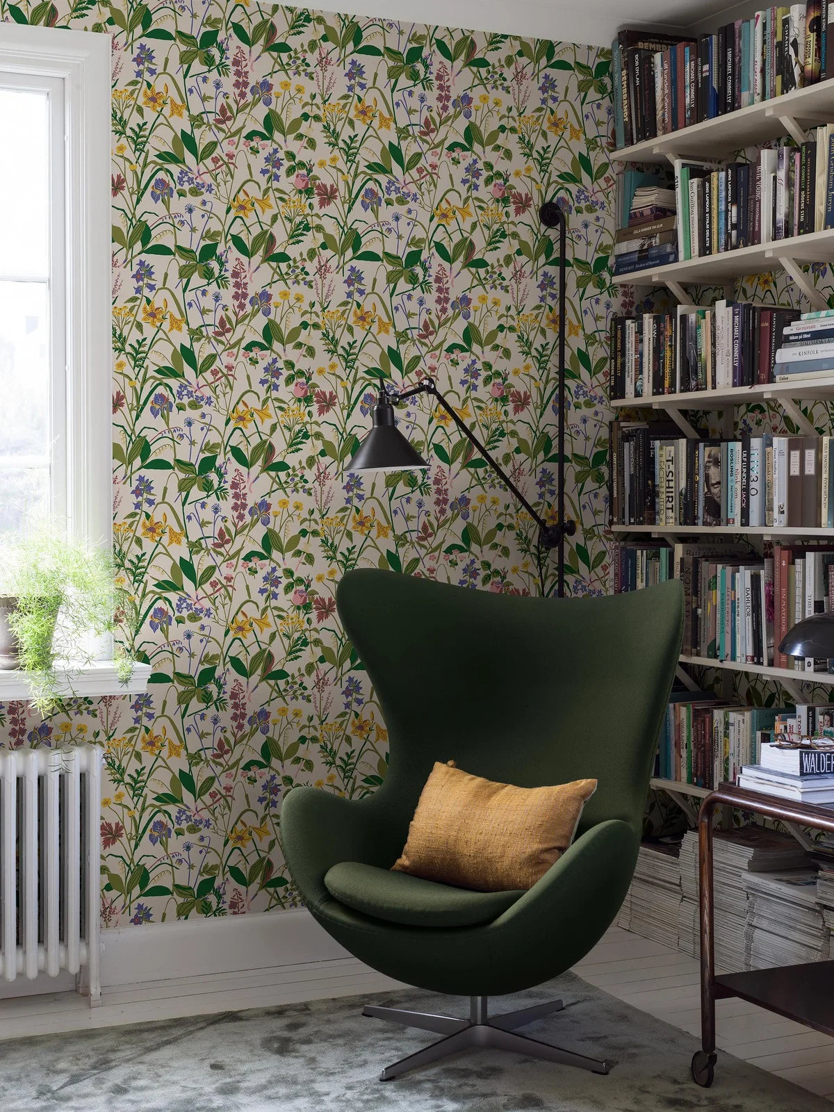Cream wallpaper with a floral plant motif ROS OCH LILJA in green