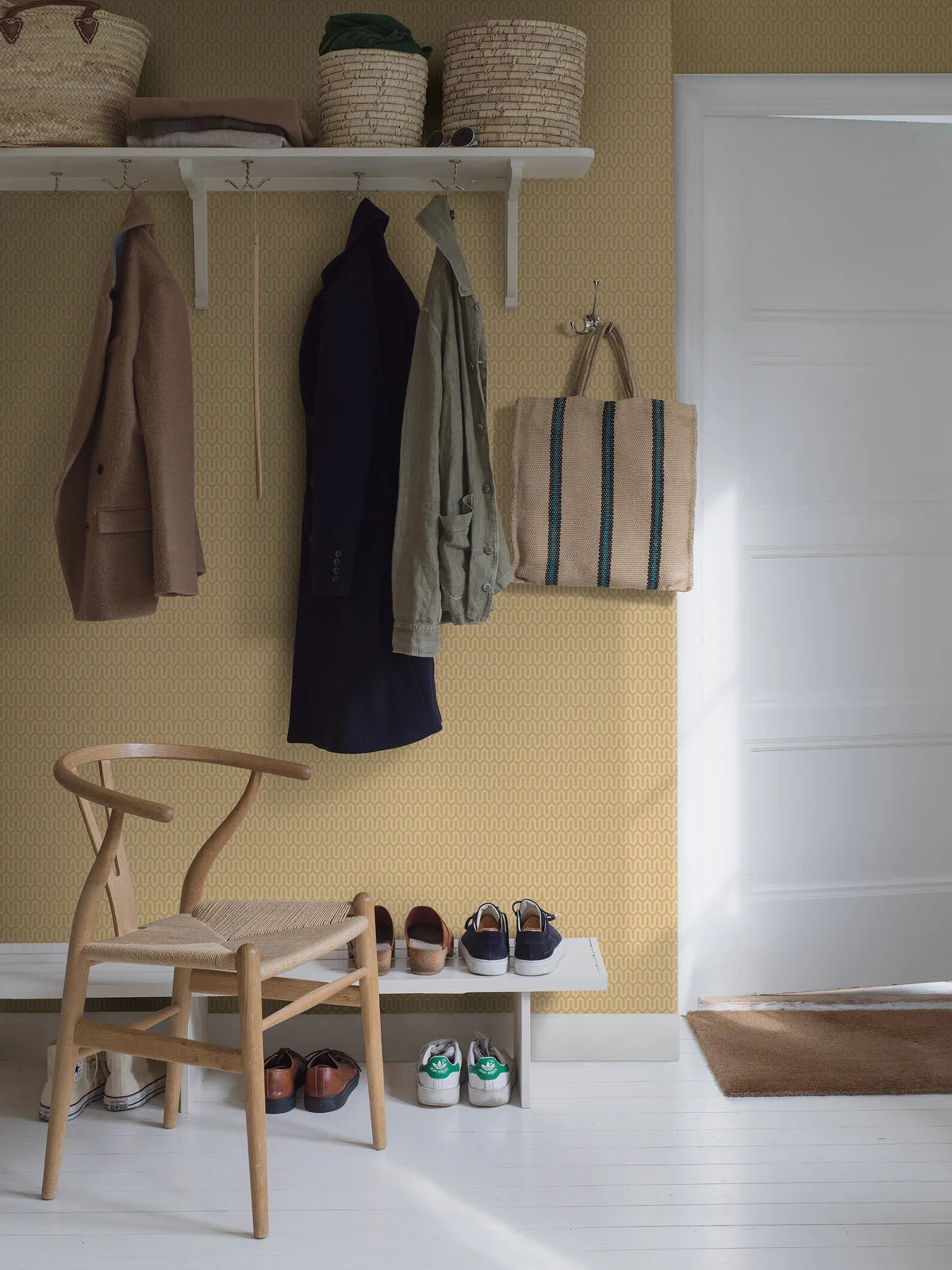 Papierová flizelínová tapeta s geometrickým vzorom YPSILON žltá