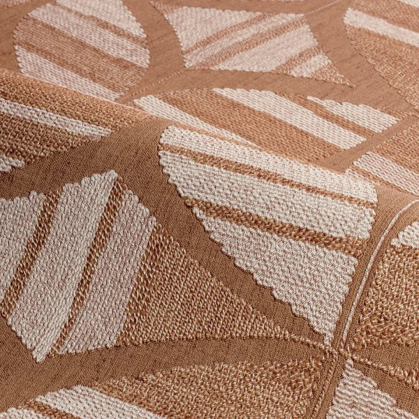 Tapeta so štruktúrou napodobňujúcou výšivku s geometrickým vzorom FILANDRA oranžová