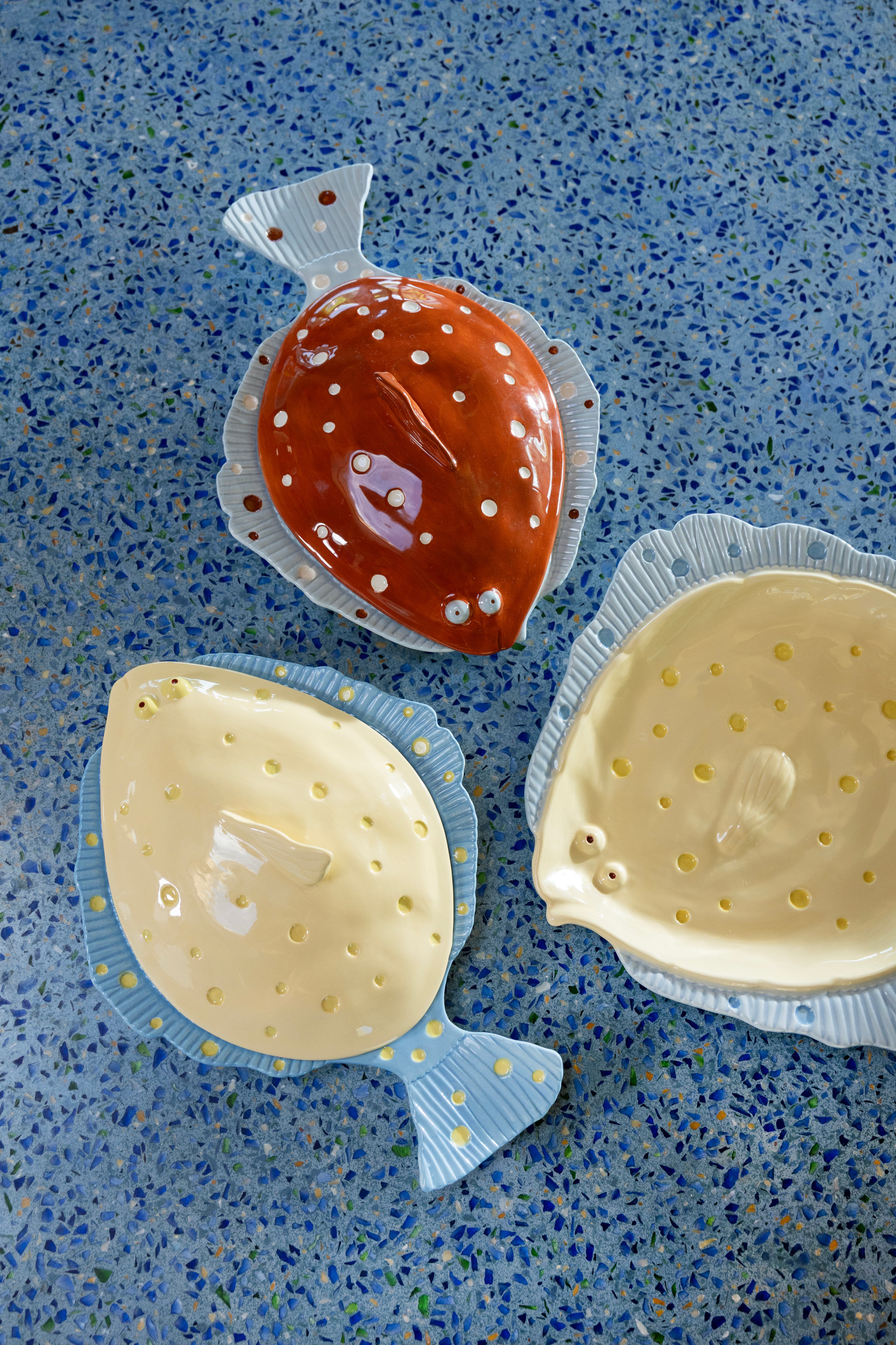 Brown PLAICE platter with lid in blue and white