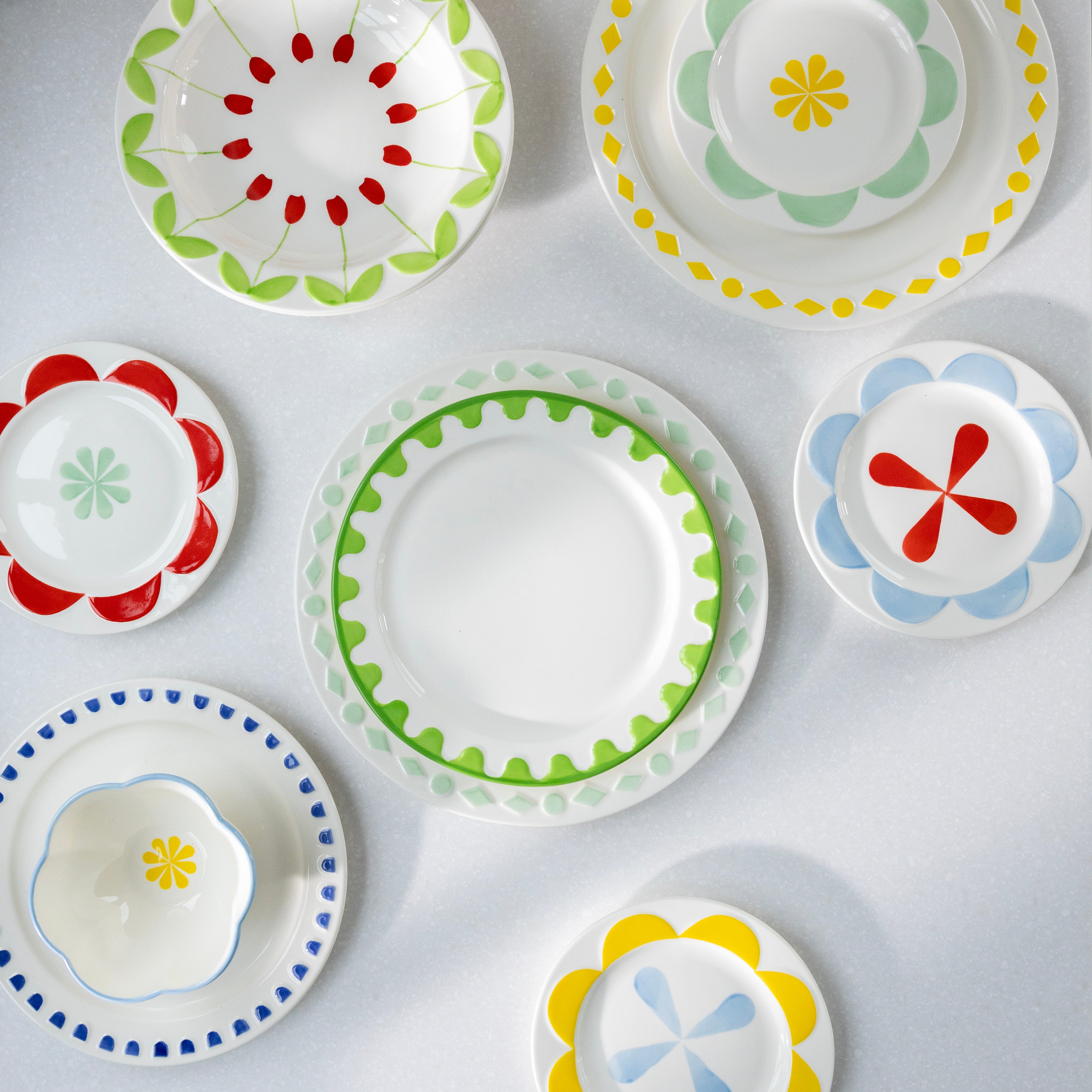FOLK white dinner plate set with yellow