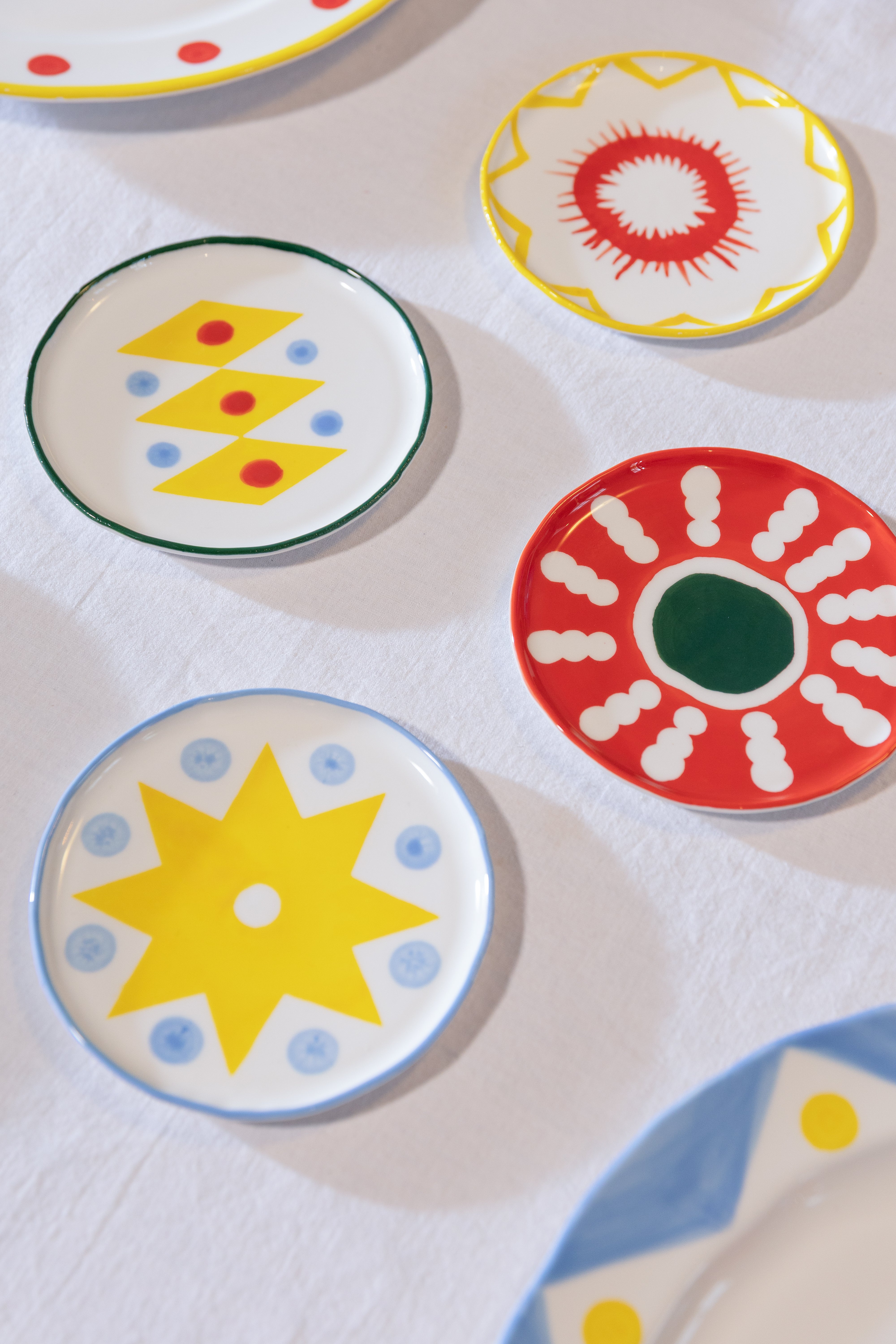 Súprava dezertných tanierov FESTIVO farebná porcelán