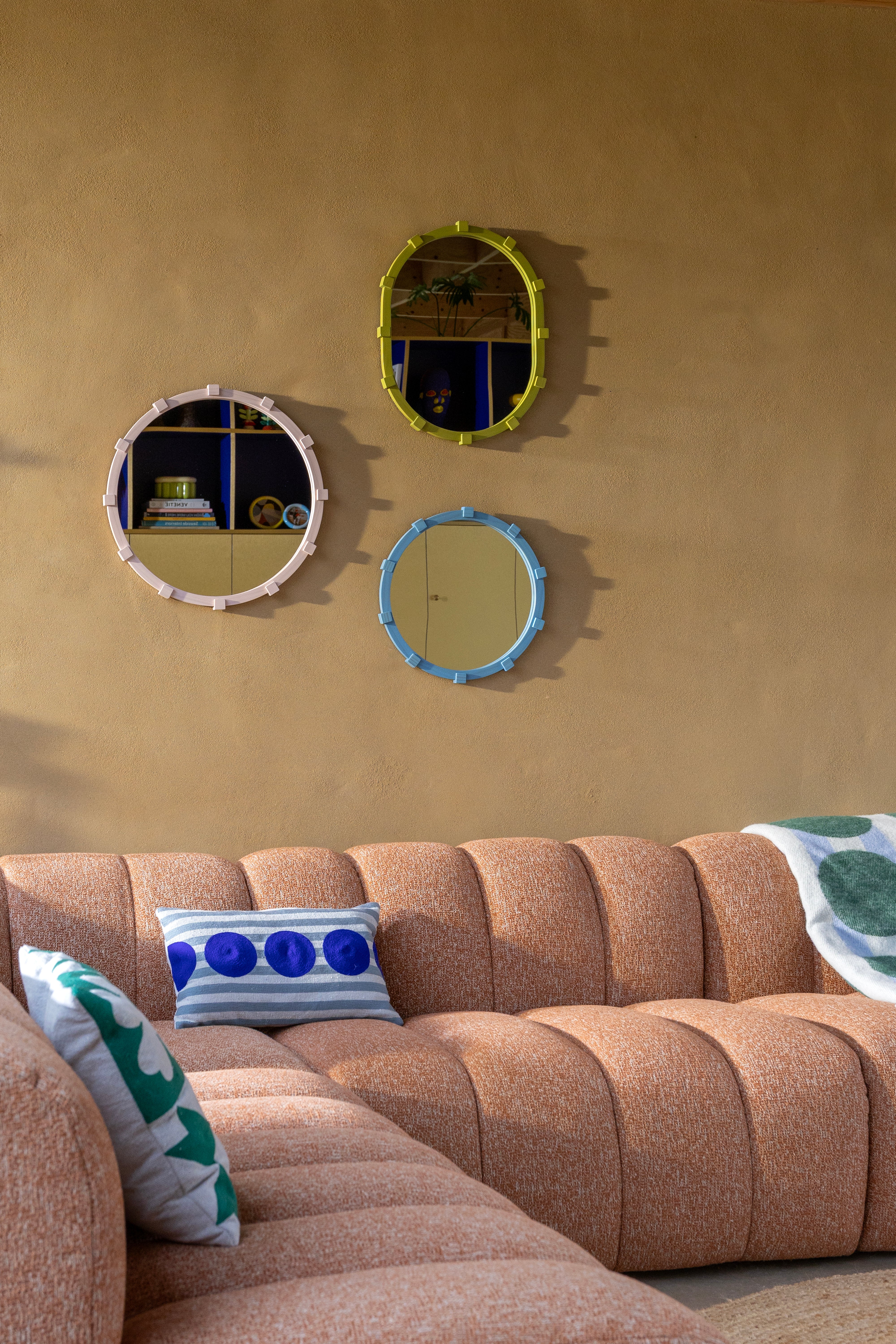 Okrúhle zrkadlo CHUNK zelené drevo