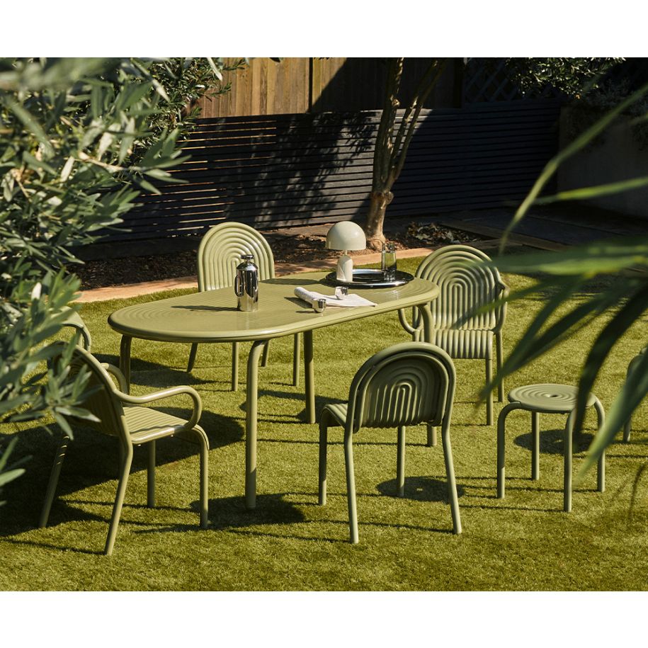 GROOVE Green Outdoor Table