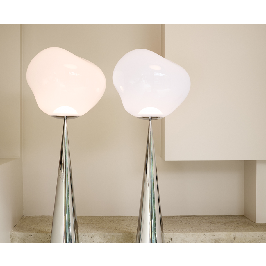 Podlahová lampa MELT opalizujúca s čiernym podstavcom