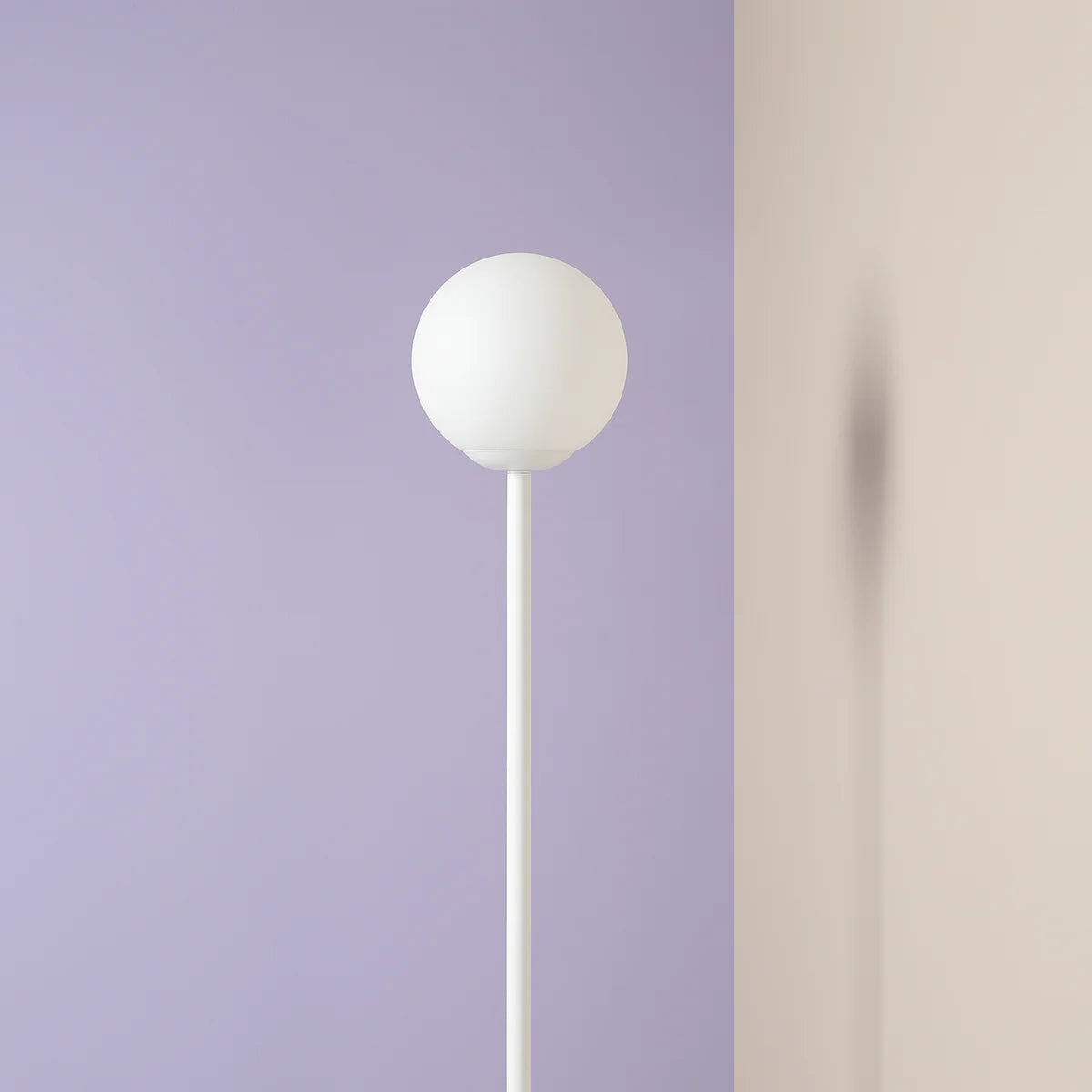 Pinne white floor lamp