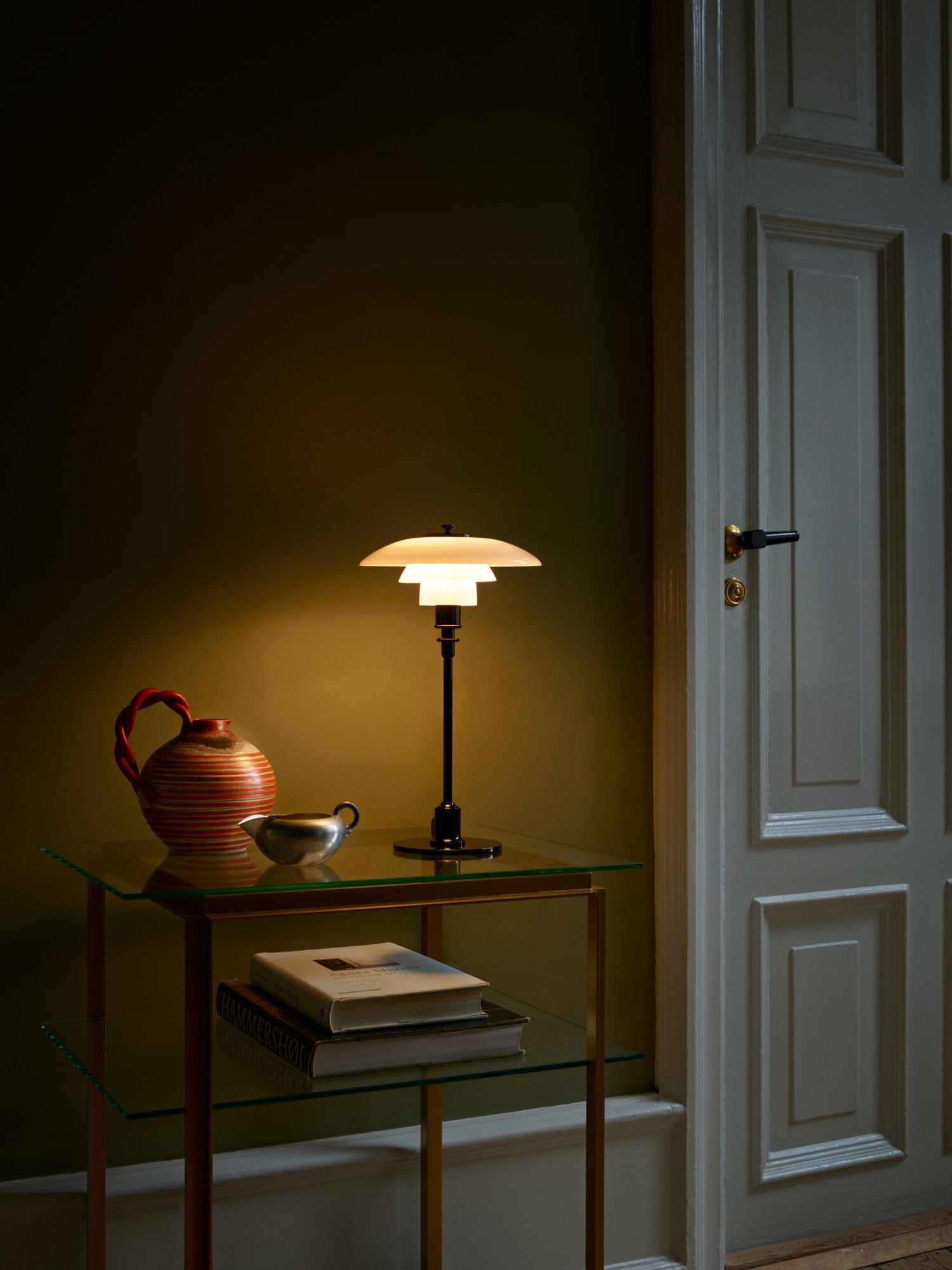 Stolná lampa PH 2/1 biela s čiernym podstavcom